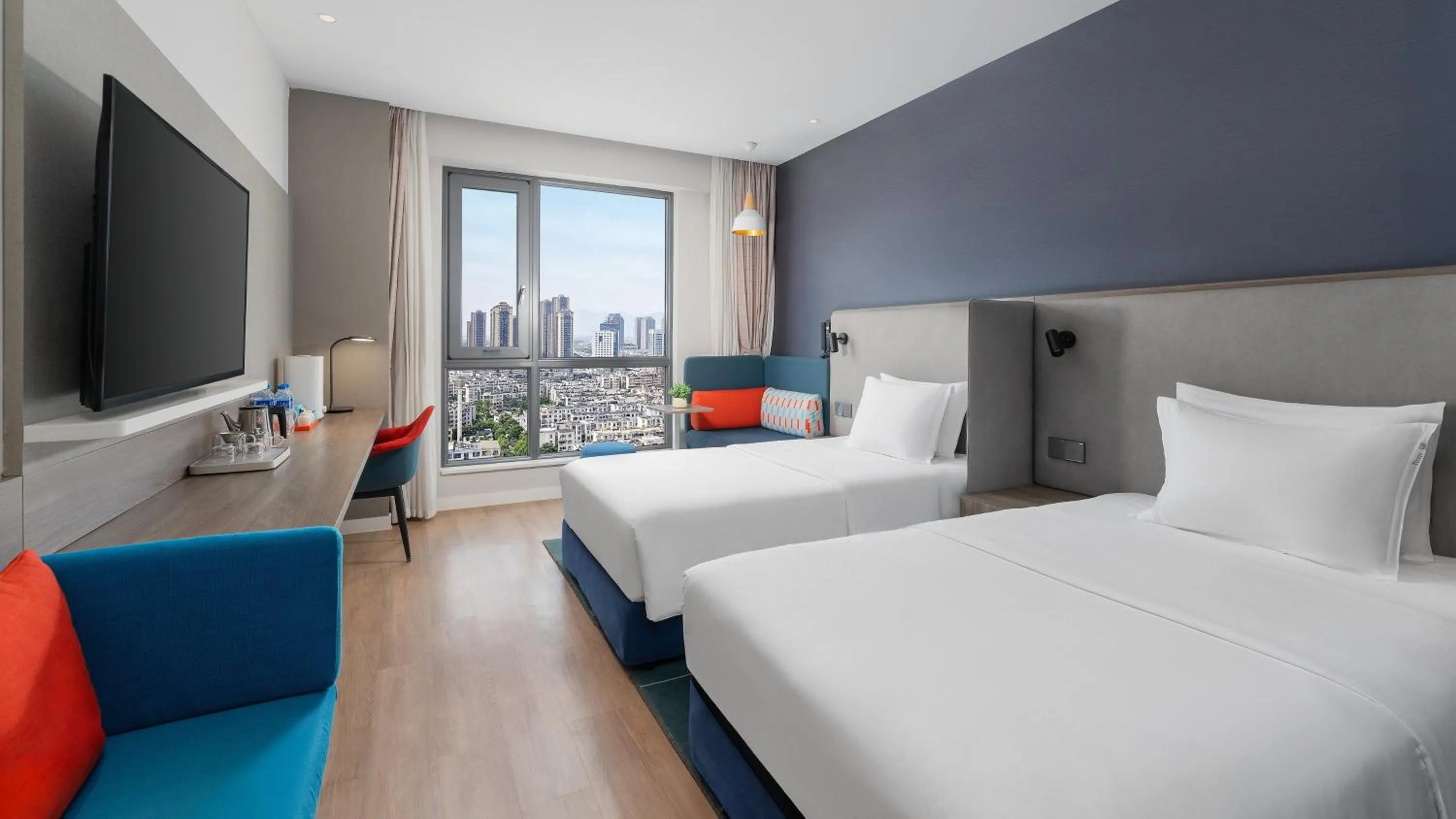 Photo of the whole room, Bed in Holiday Inn Express Kunming West by IHG