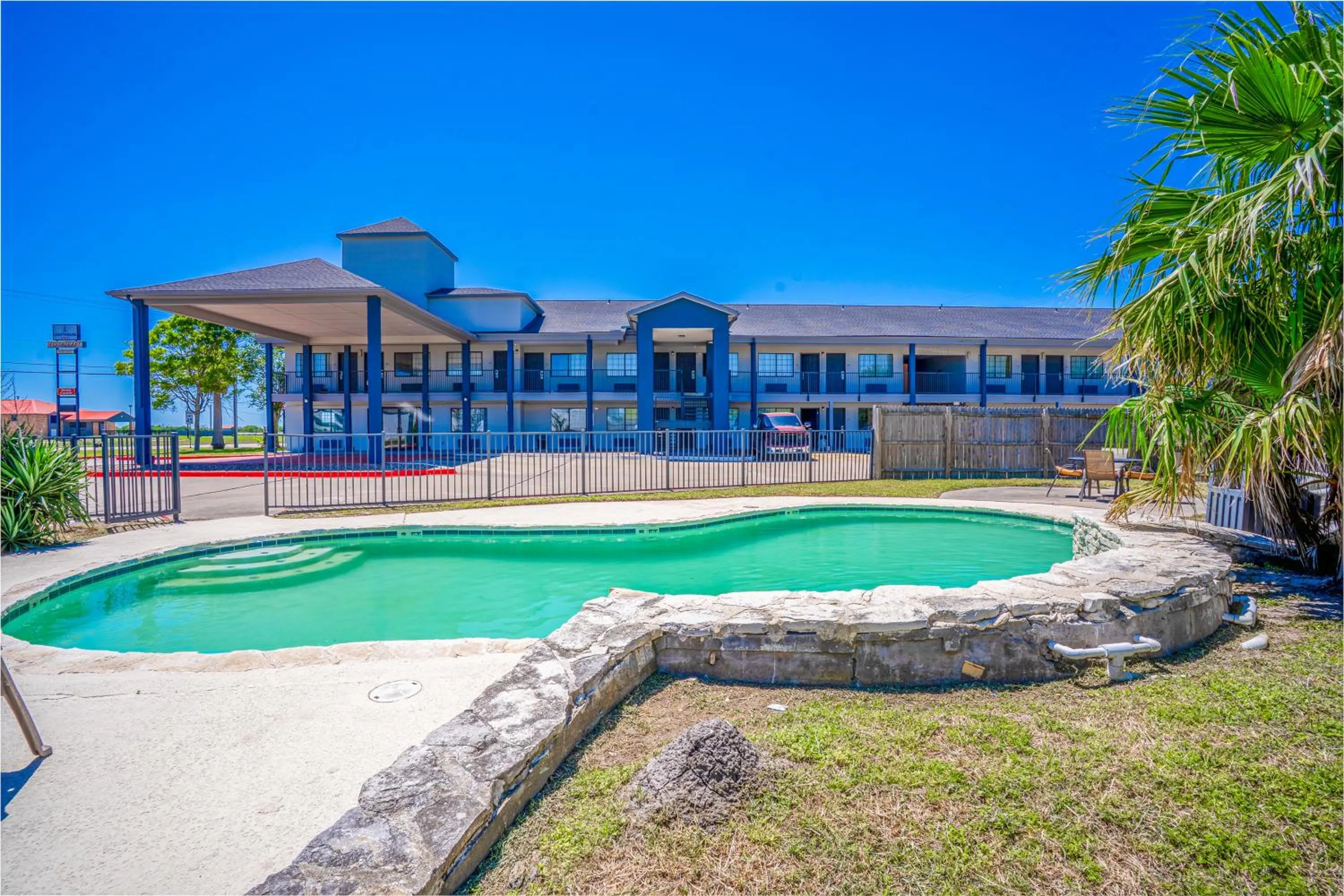 Swimming pool in Executive Inn Port Lavaca by OYO