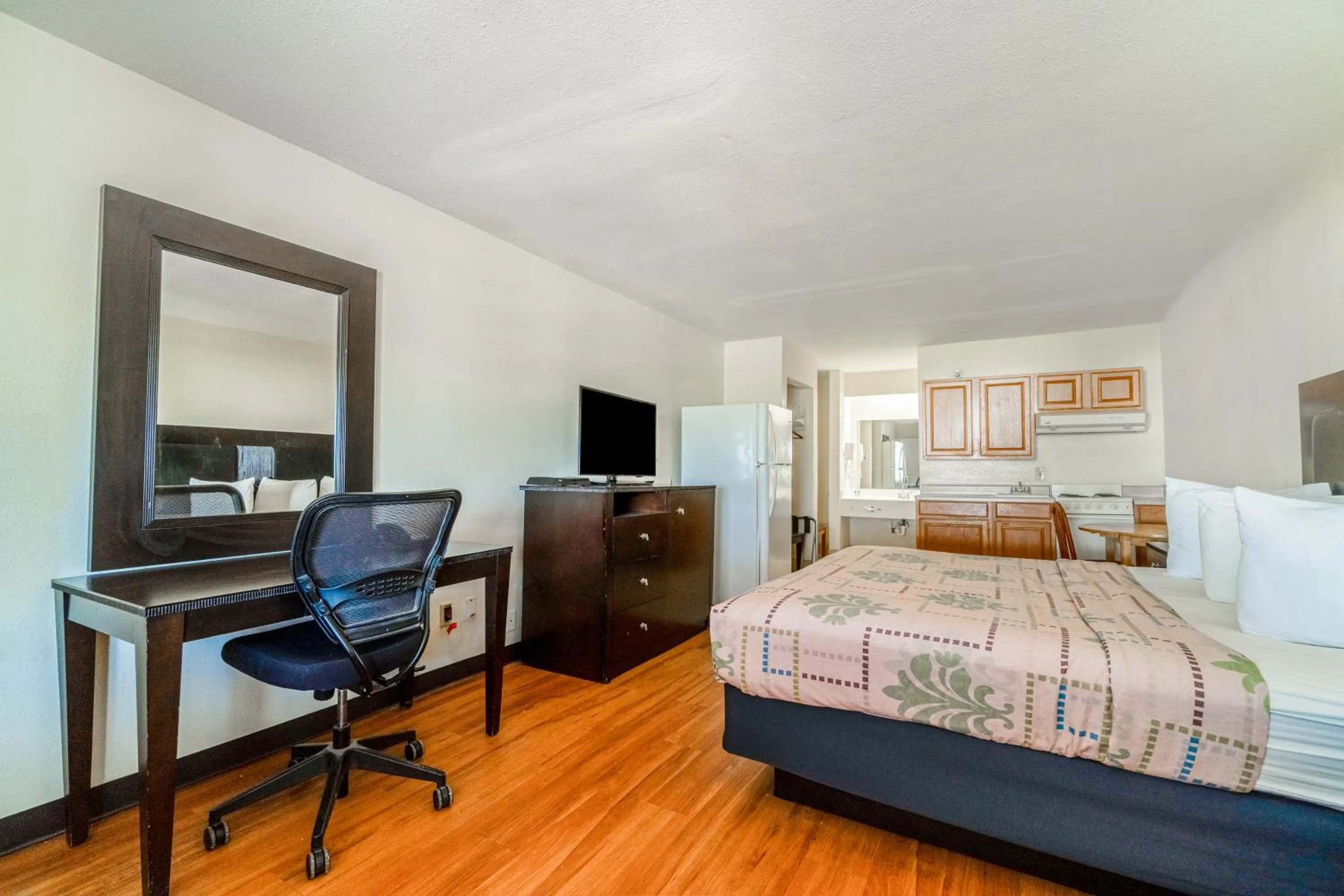 Bed in Executive Inn Port Lavaca by OYO