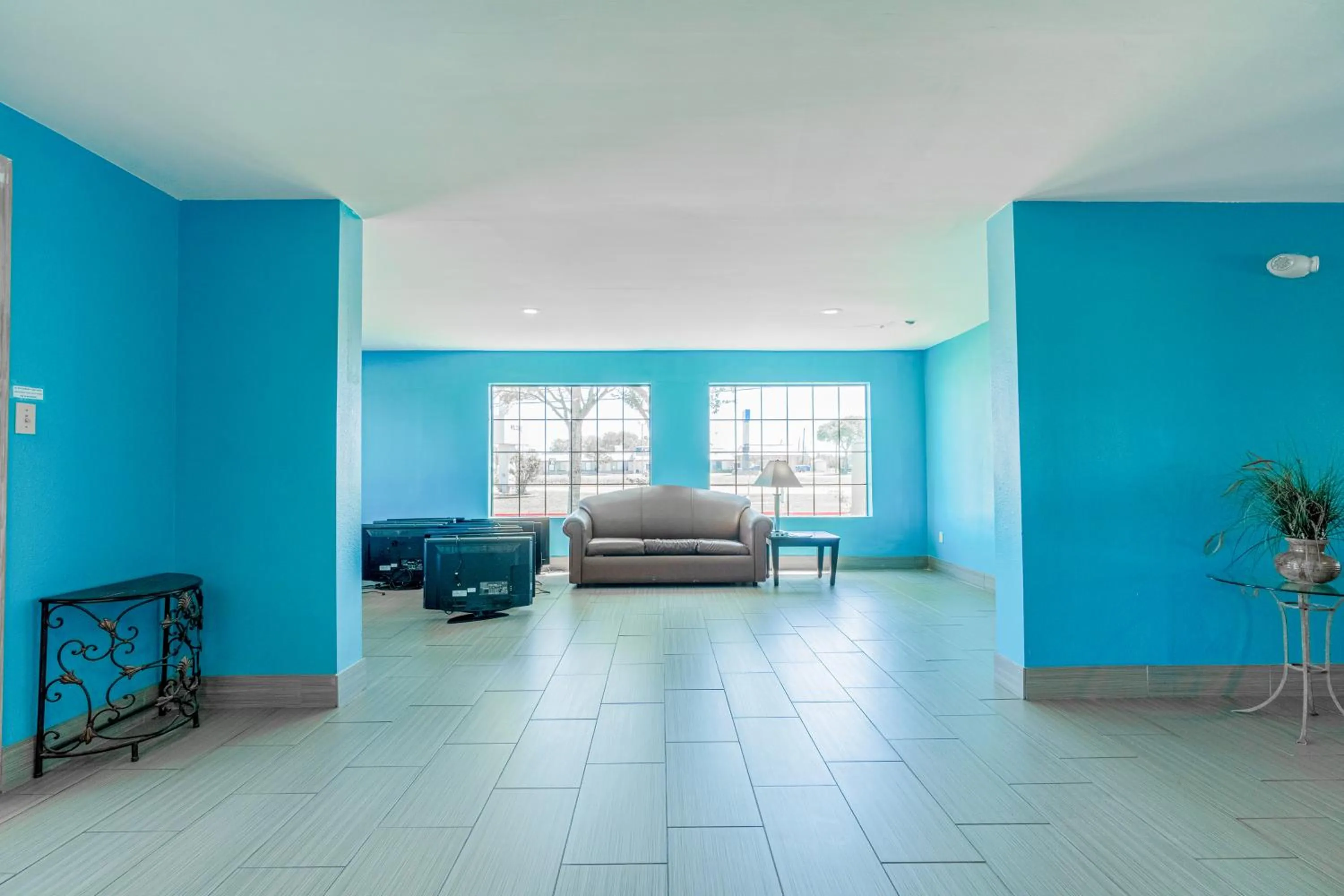 Seating area, Bed in Executive Inn Port Lavaca by OYO