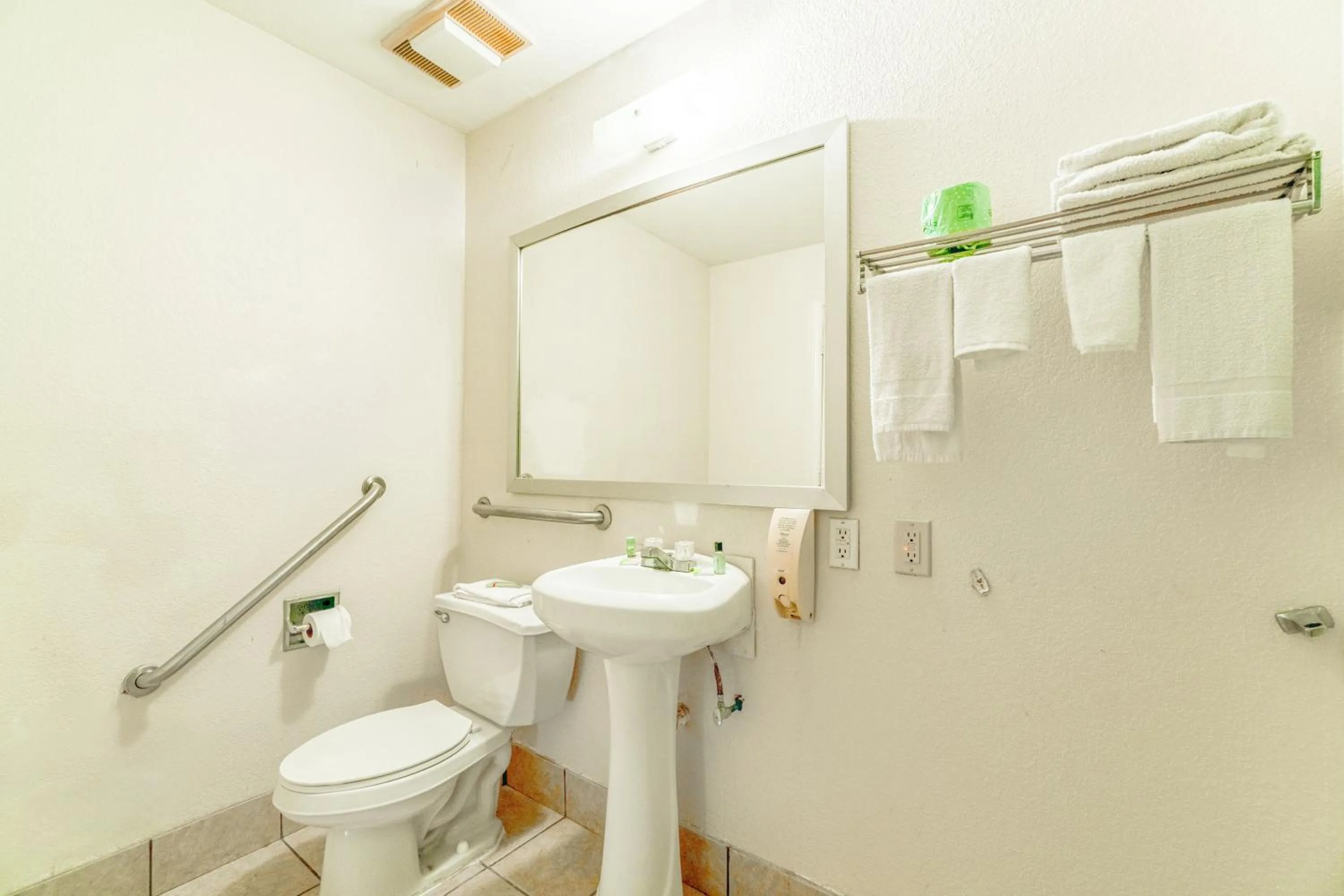 Bathroom in Executive Inn Port Lavaca by OYO