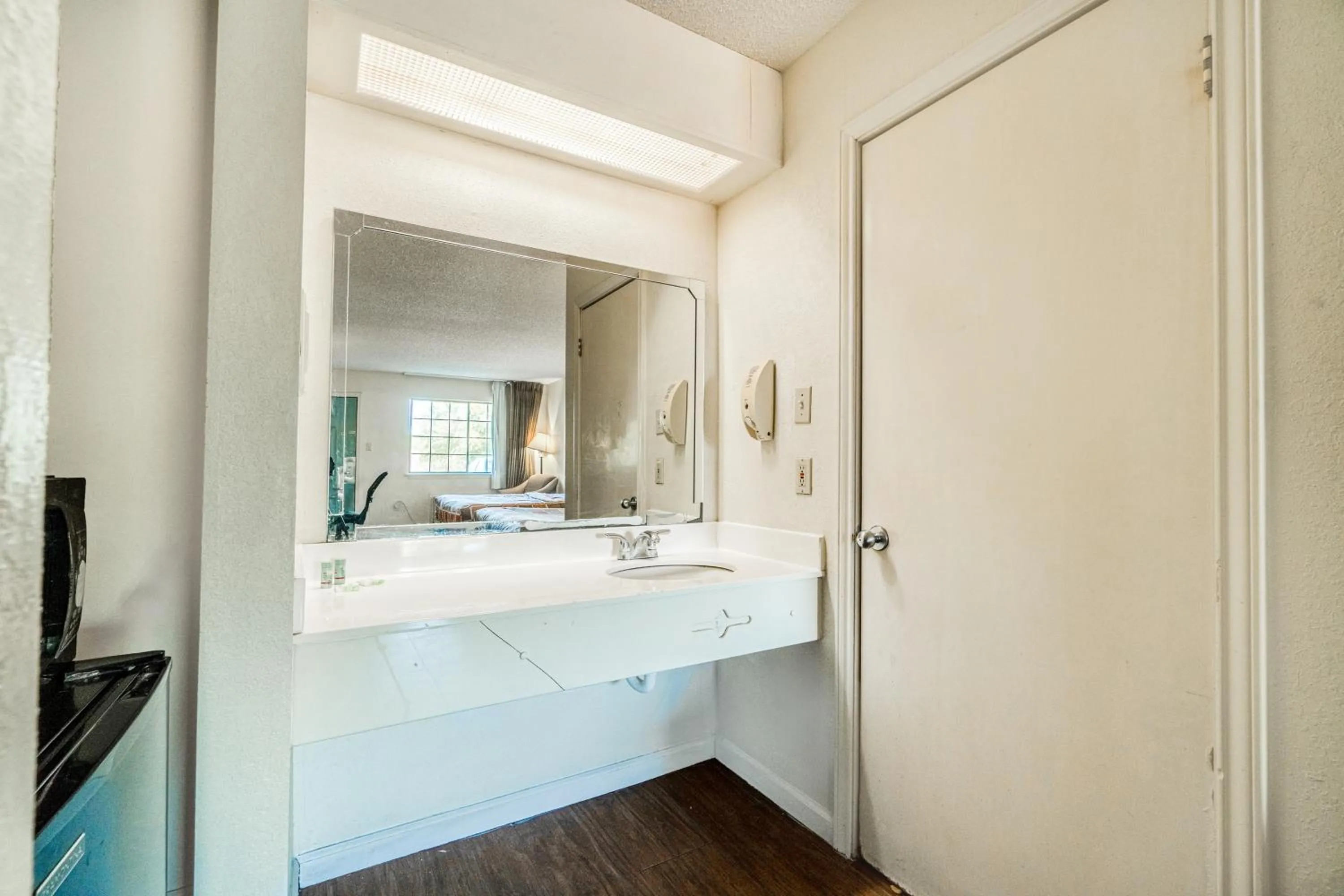 Bathroom in Executive Inn Port Lavaca by OYO