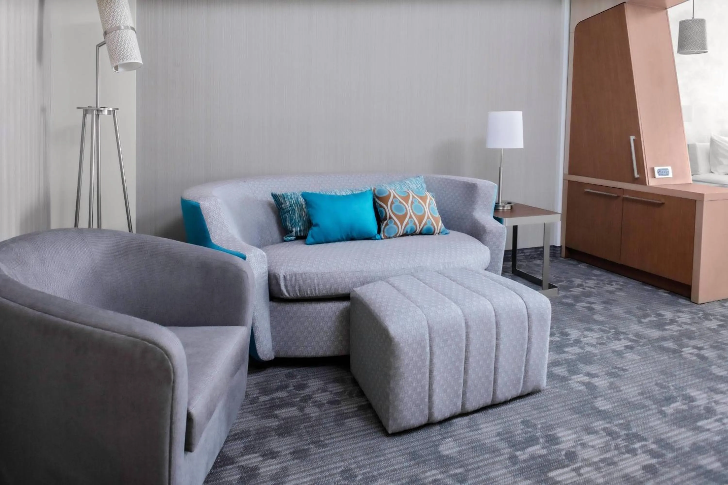 Photo of the whole room in Courtyard by Marriott East Lansing Okemos