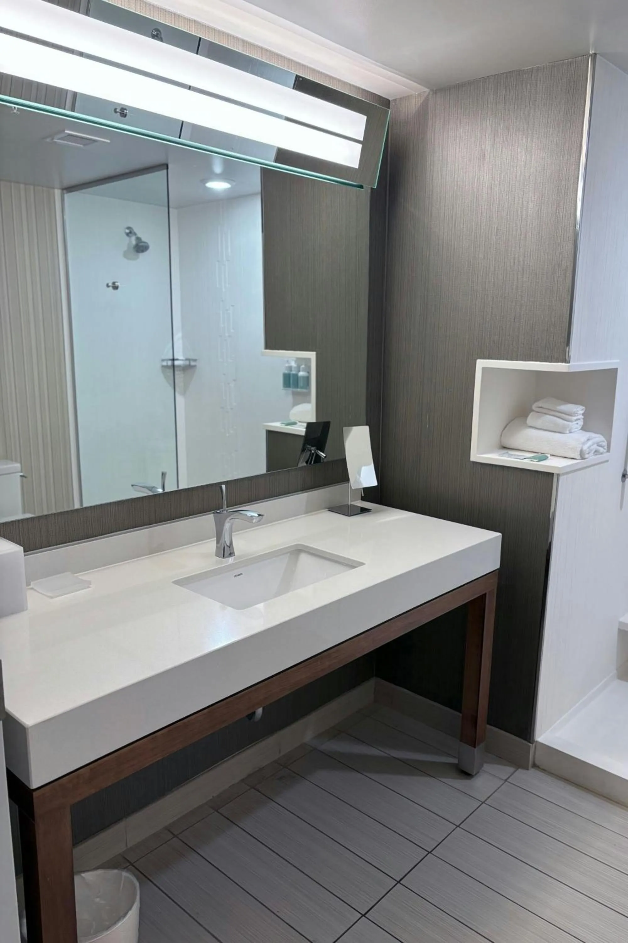 Bathroom in Courtyard by Marriott East Lansing Okemos
