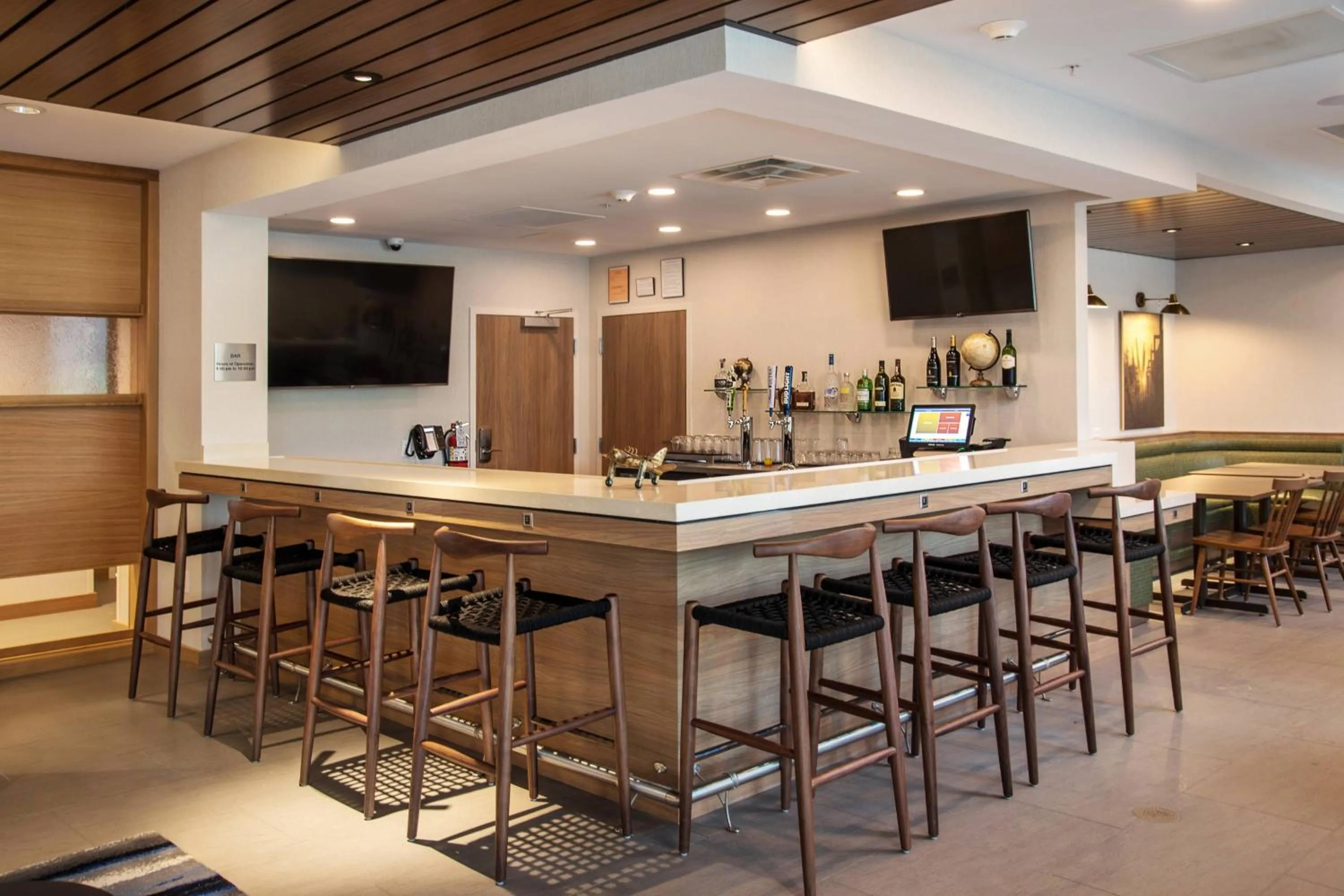Lounge or bar in Fairfield Inn & Suites by Marriott Little Rock Airport