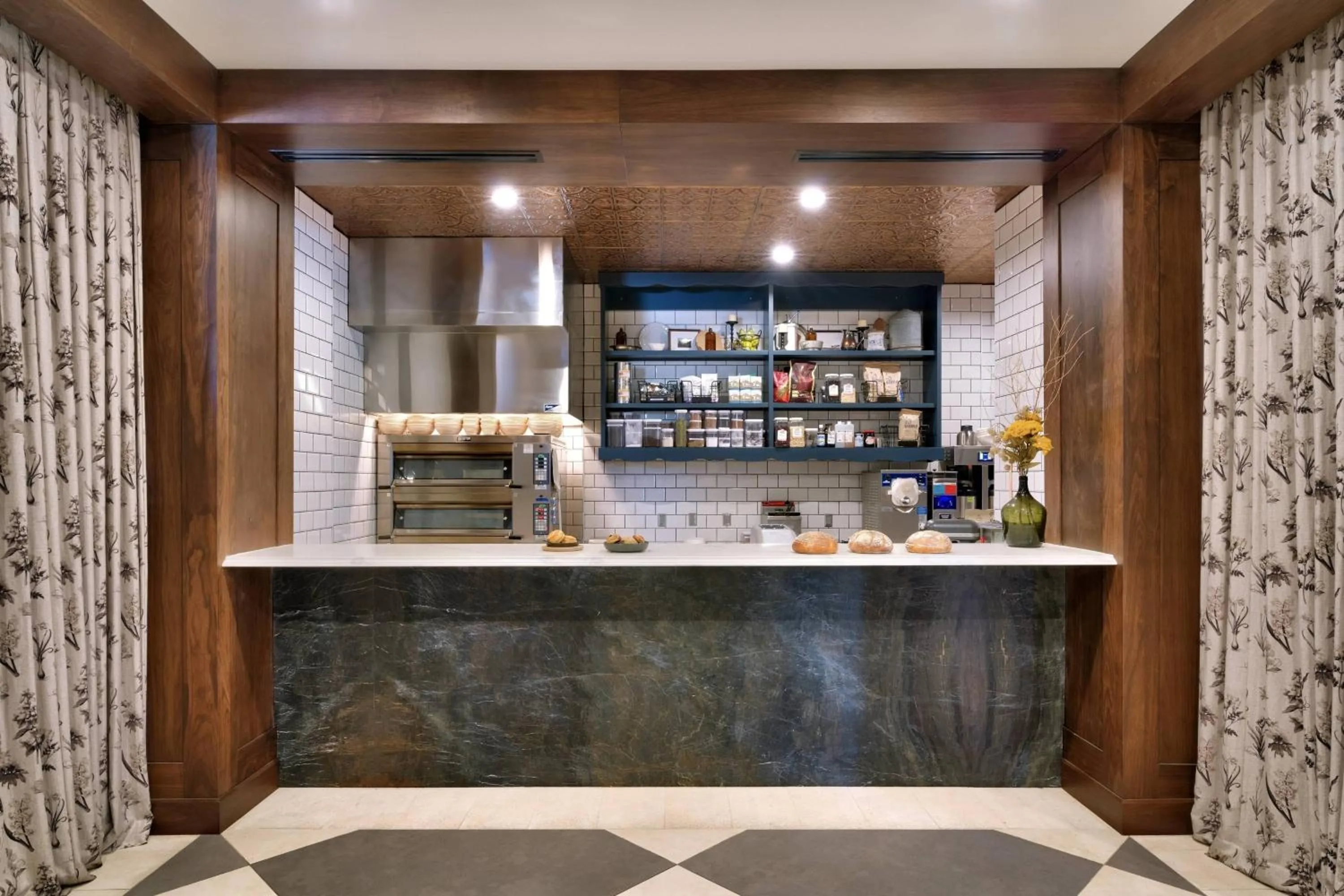 Restaurant/places to eat in The Advenire, Autograph Collection