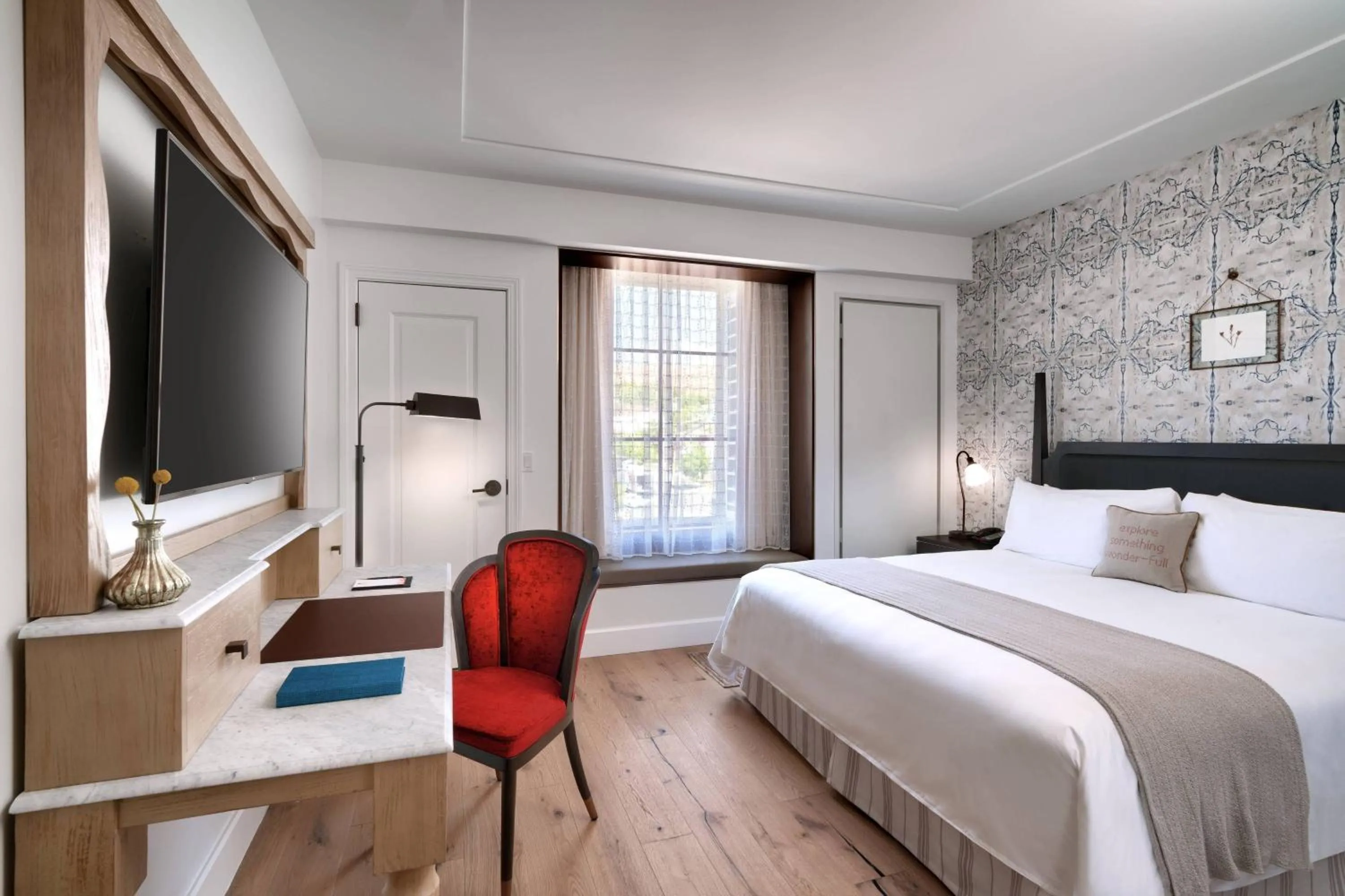 Photo of the whole room, Bed in The Advenire, Autograph Collection