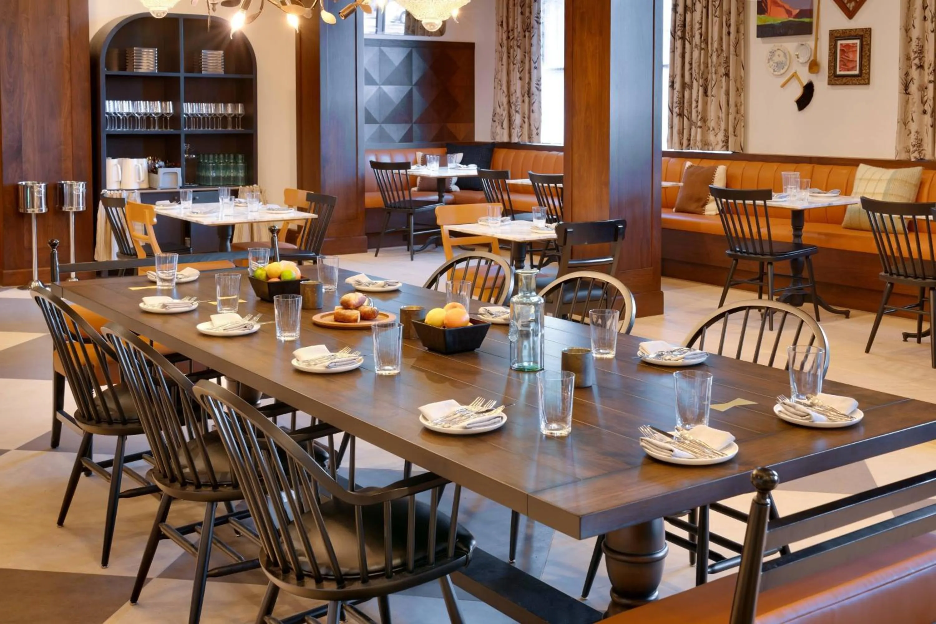 Restaurant/places to eat in The Advenire, Autograph Collection