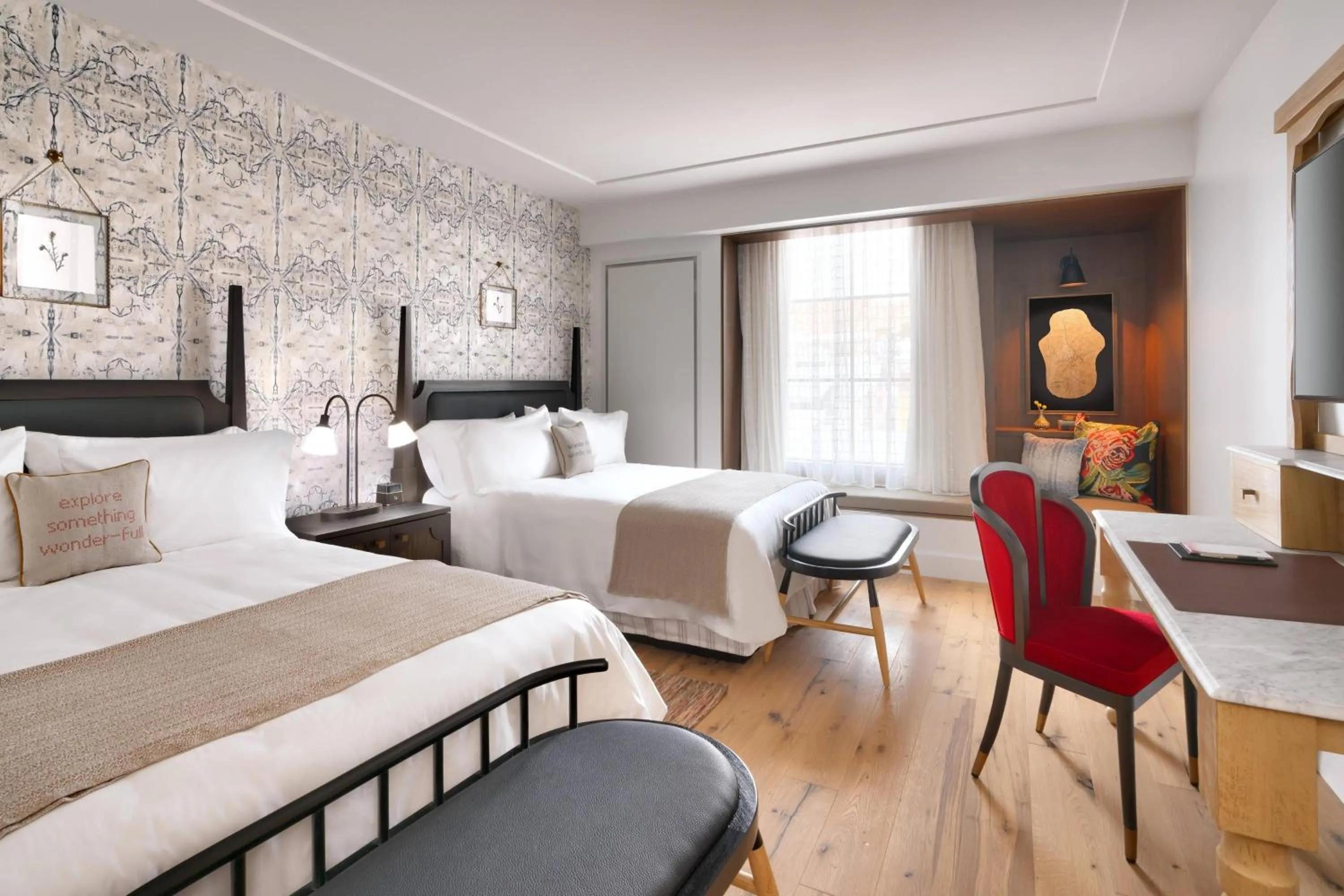 Photo of the whole room, Bed in The Advenire, Autograph Collection