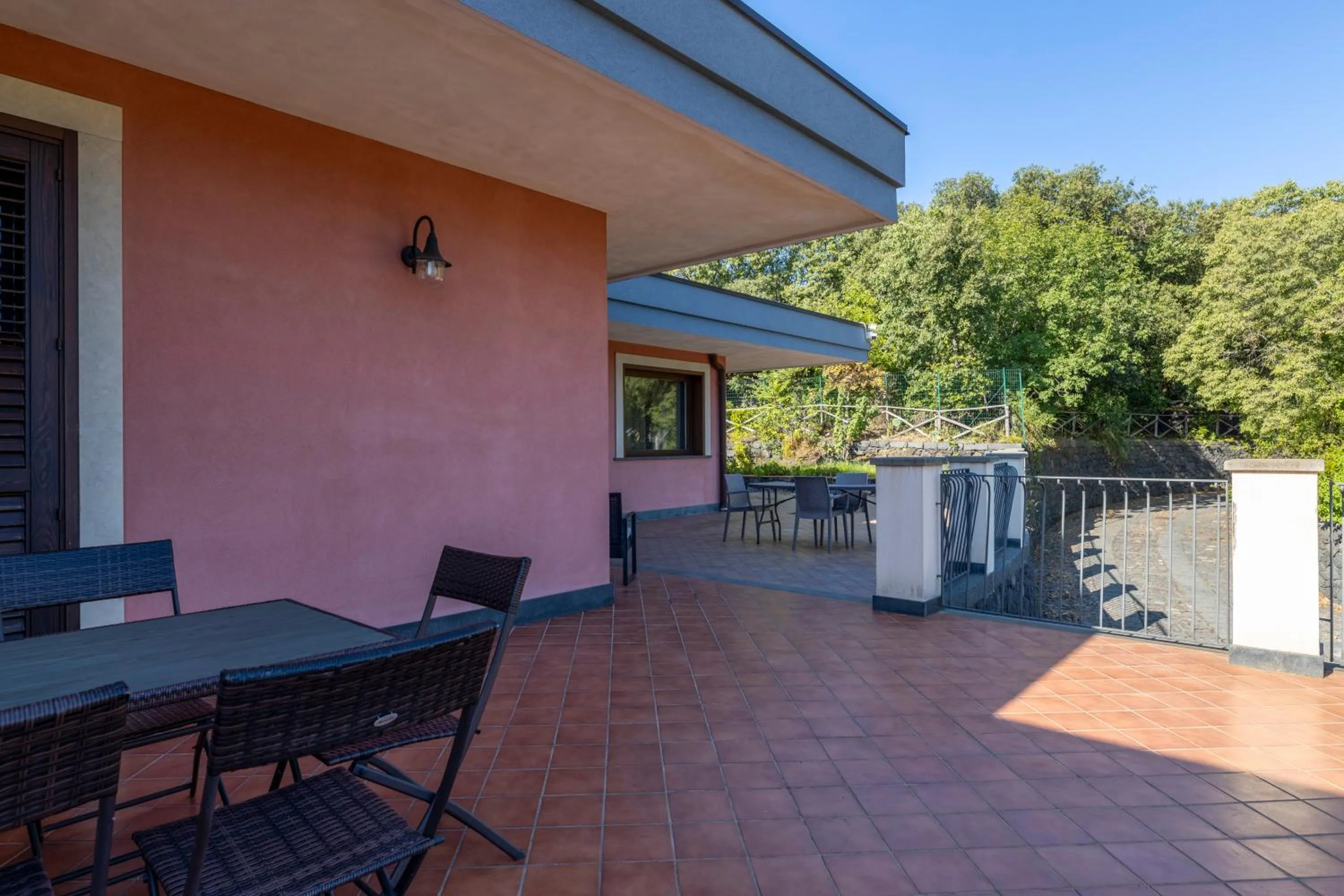 Property building in Villa Vulcano, tra l'Etna e il mare