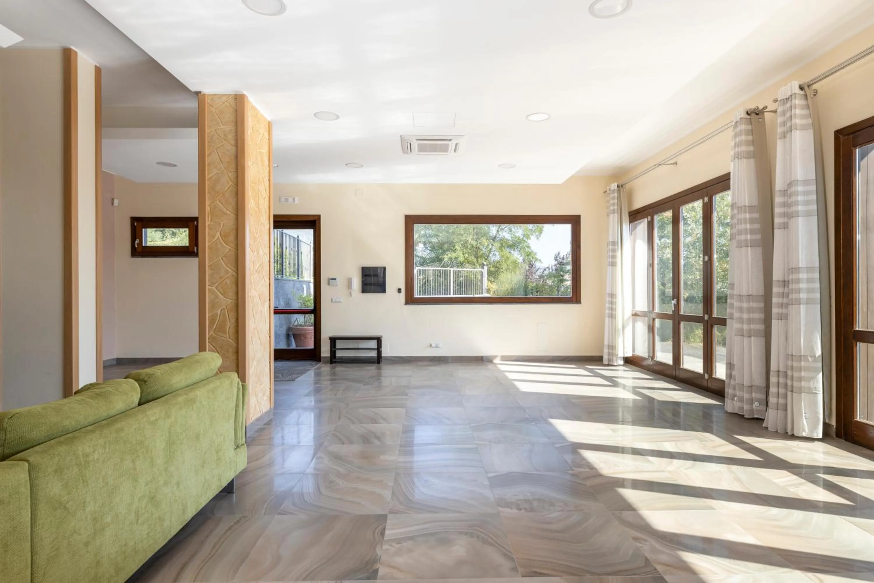 Communal lounge/ TV room in Villa Vulcano, tra l'Etna e il mare