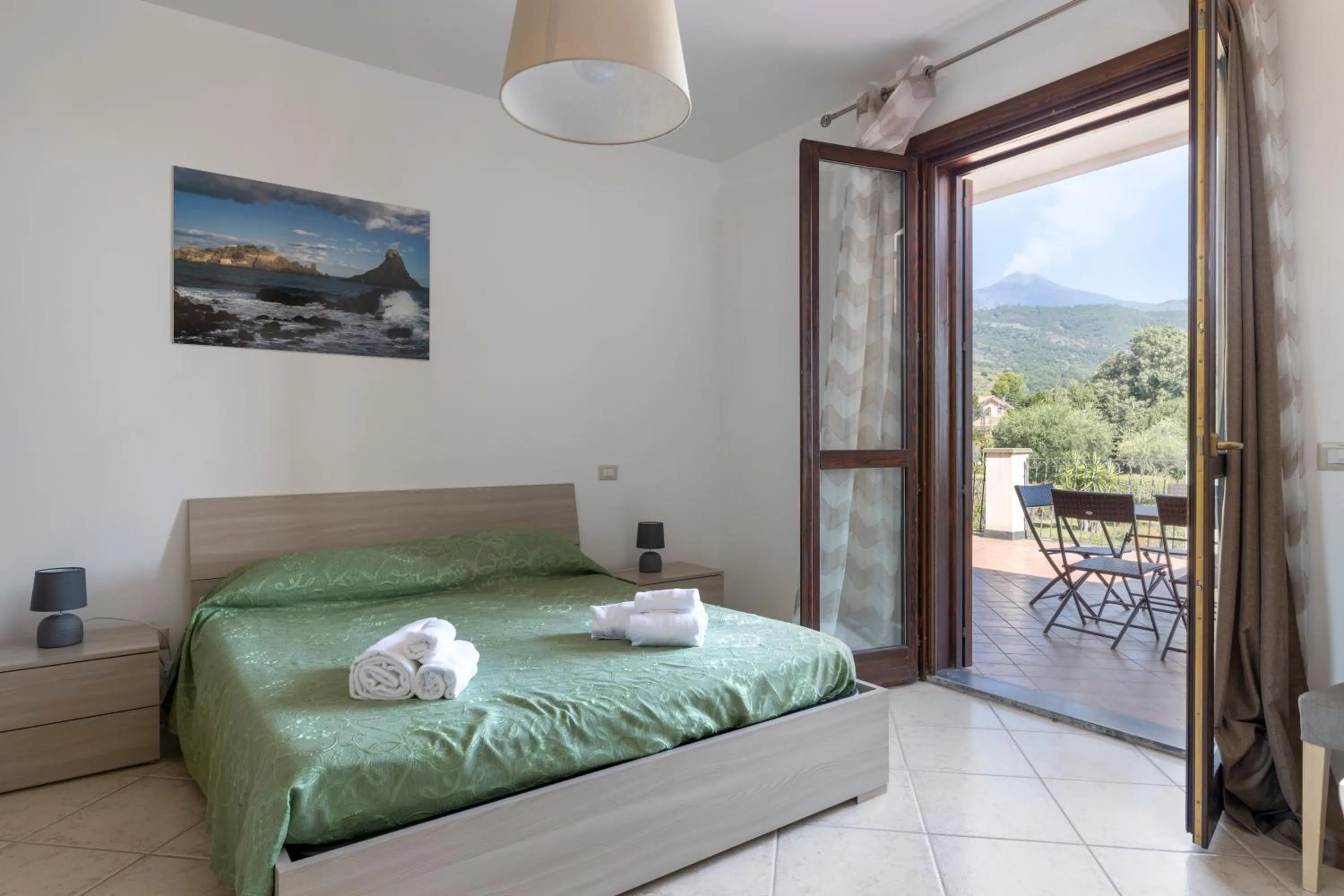 Bedroom, Bed in Villa Vulcano, tra l'Etna e il mare