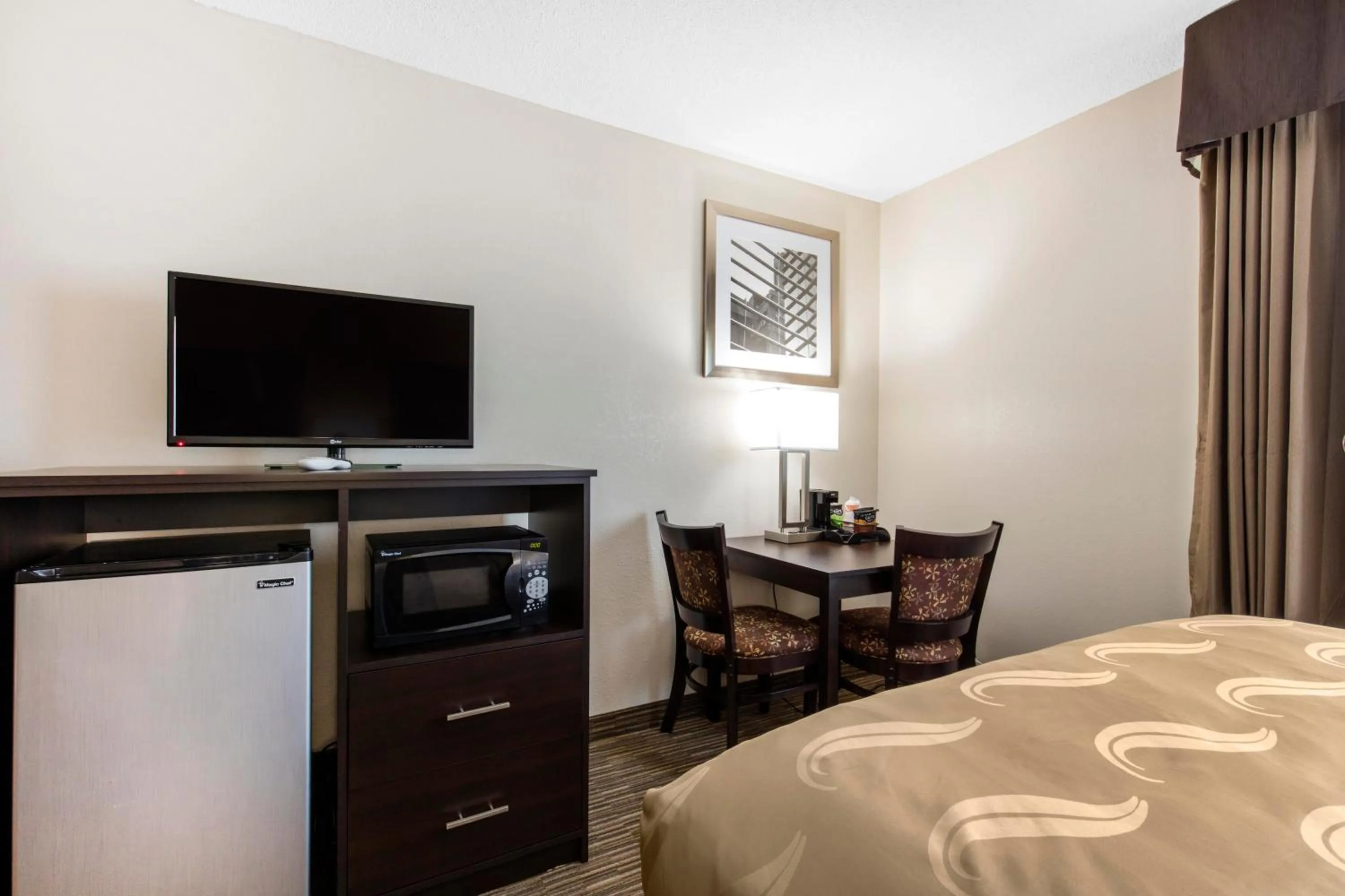 Bedroom, Bed in Quality Inn & Suites Metropolis I-24