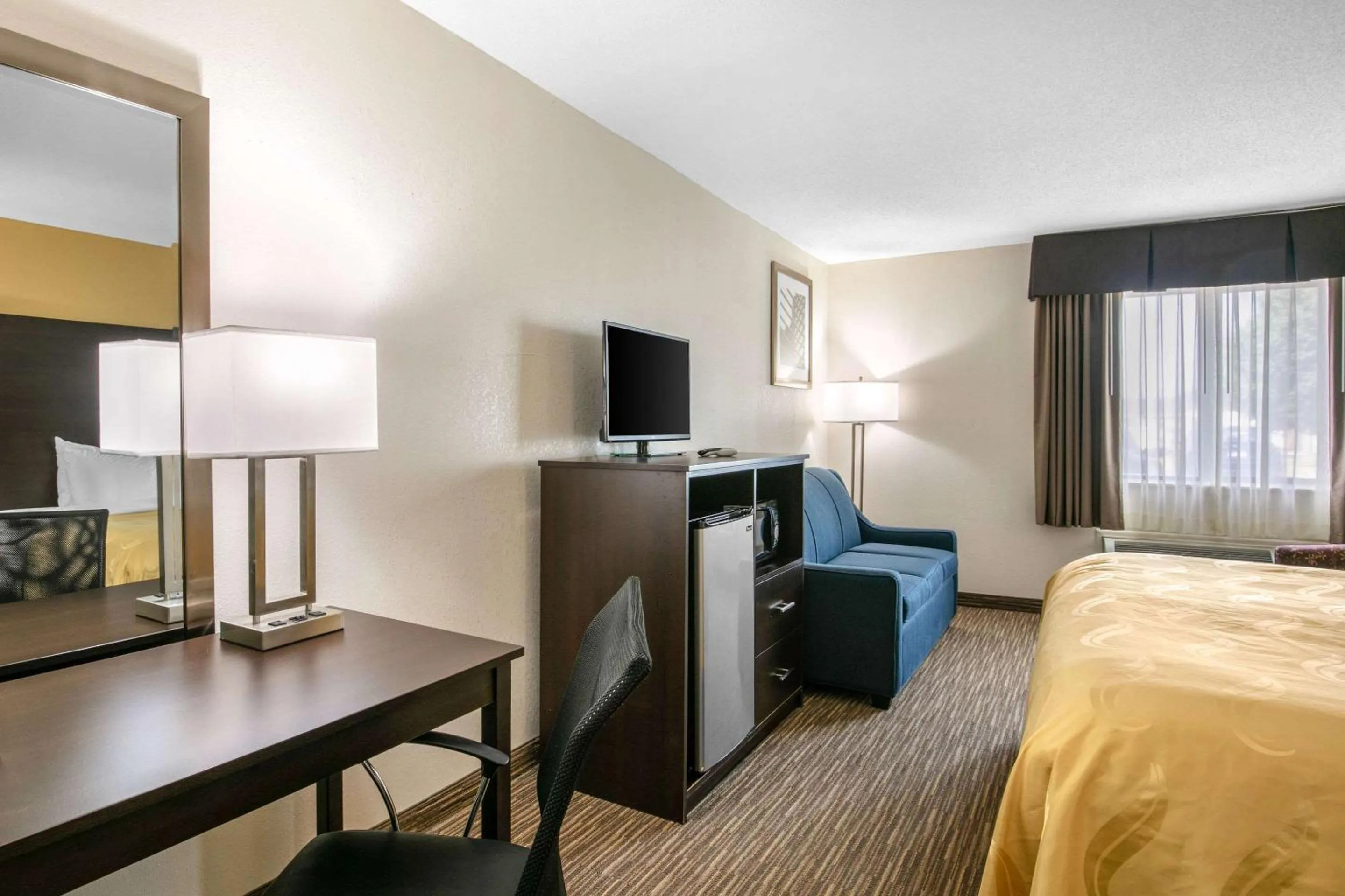Bedroom, Bed in Quality Inn & Suites Metropolis I-24