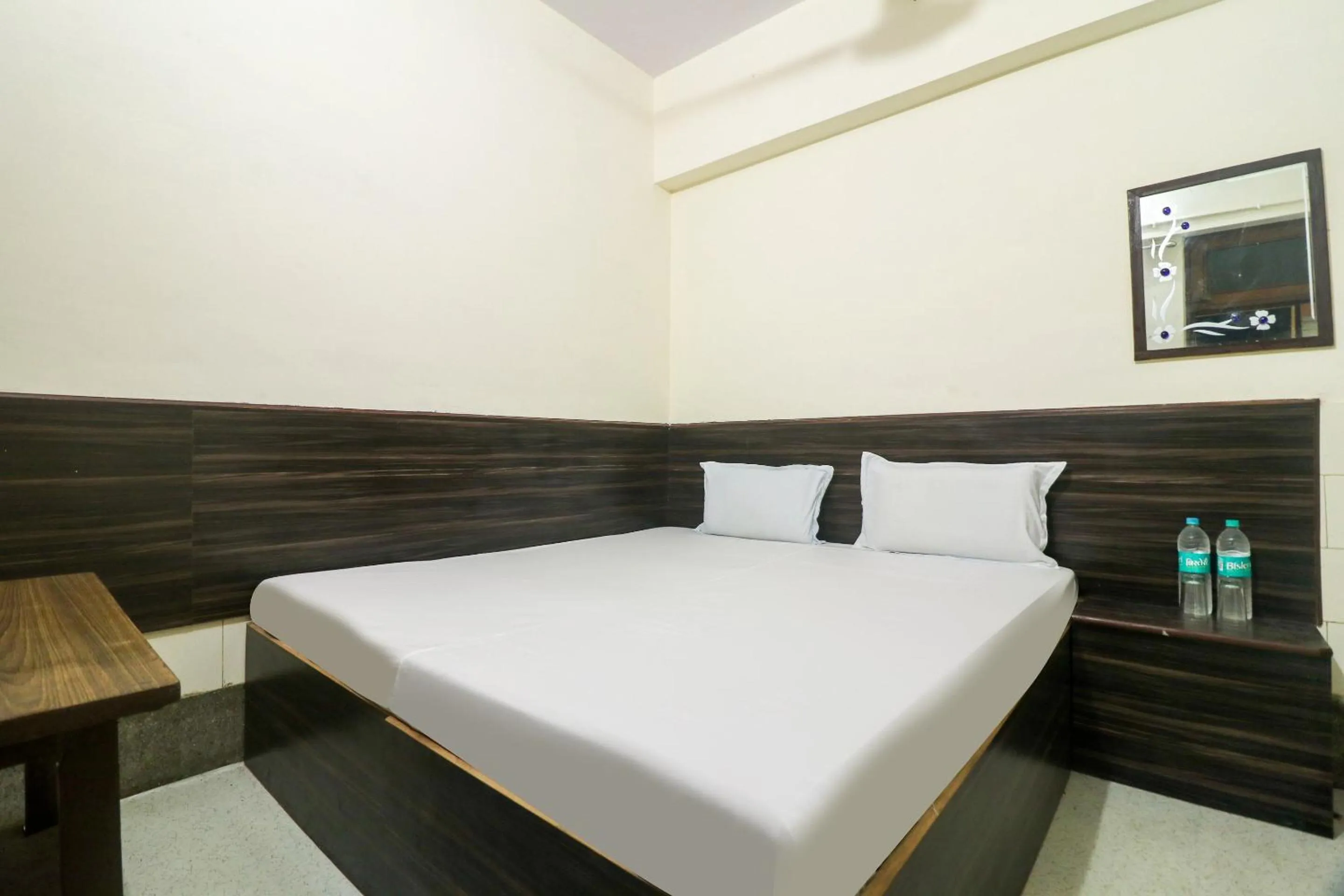 Bedroom, Bed in SPOT ON Hotel Anand Bhawan