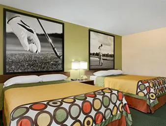 Photo of the whole room, Bed in Super 8 by Wyndham Columbia City