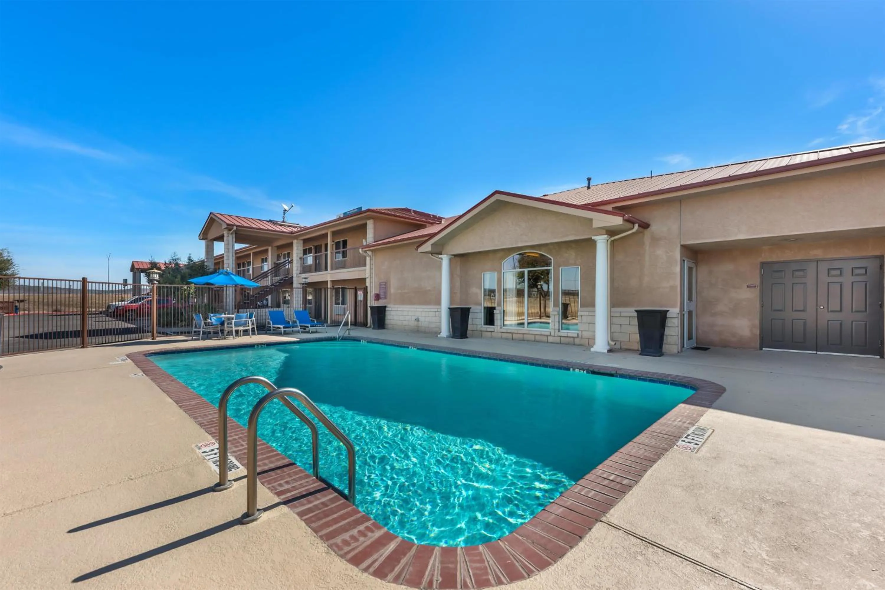 Pool view in Best Western Dos Rios
