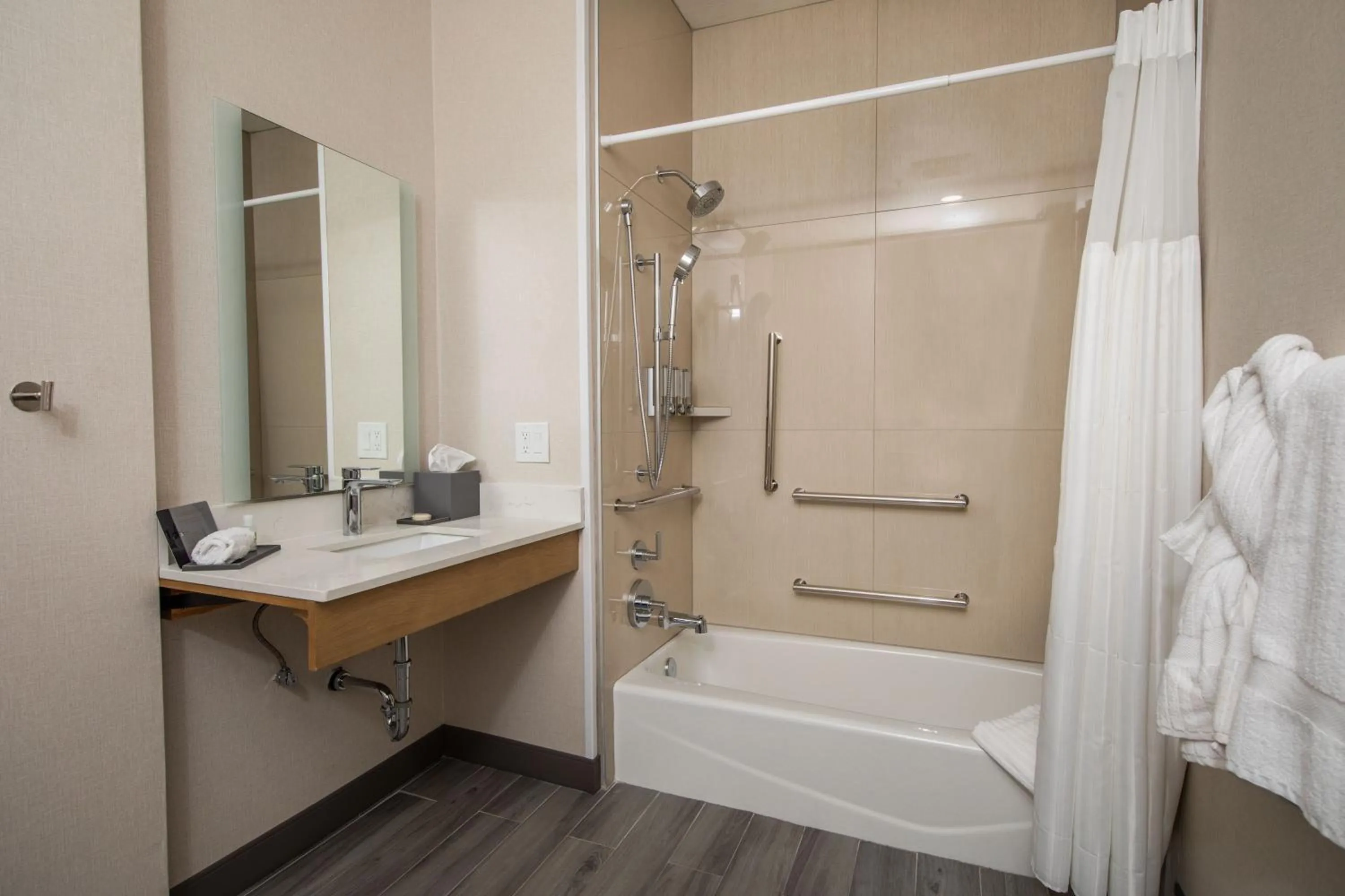 Bath in Kiota Inn & Event Center Sutter Creek, an Ascend Collection Hotel