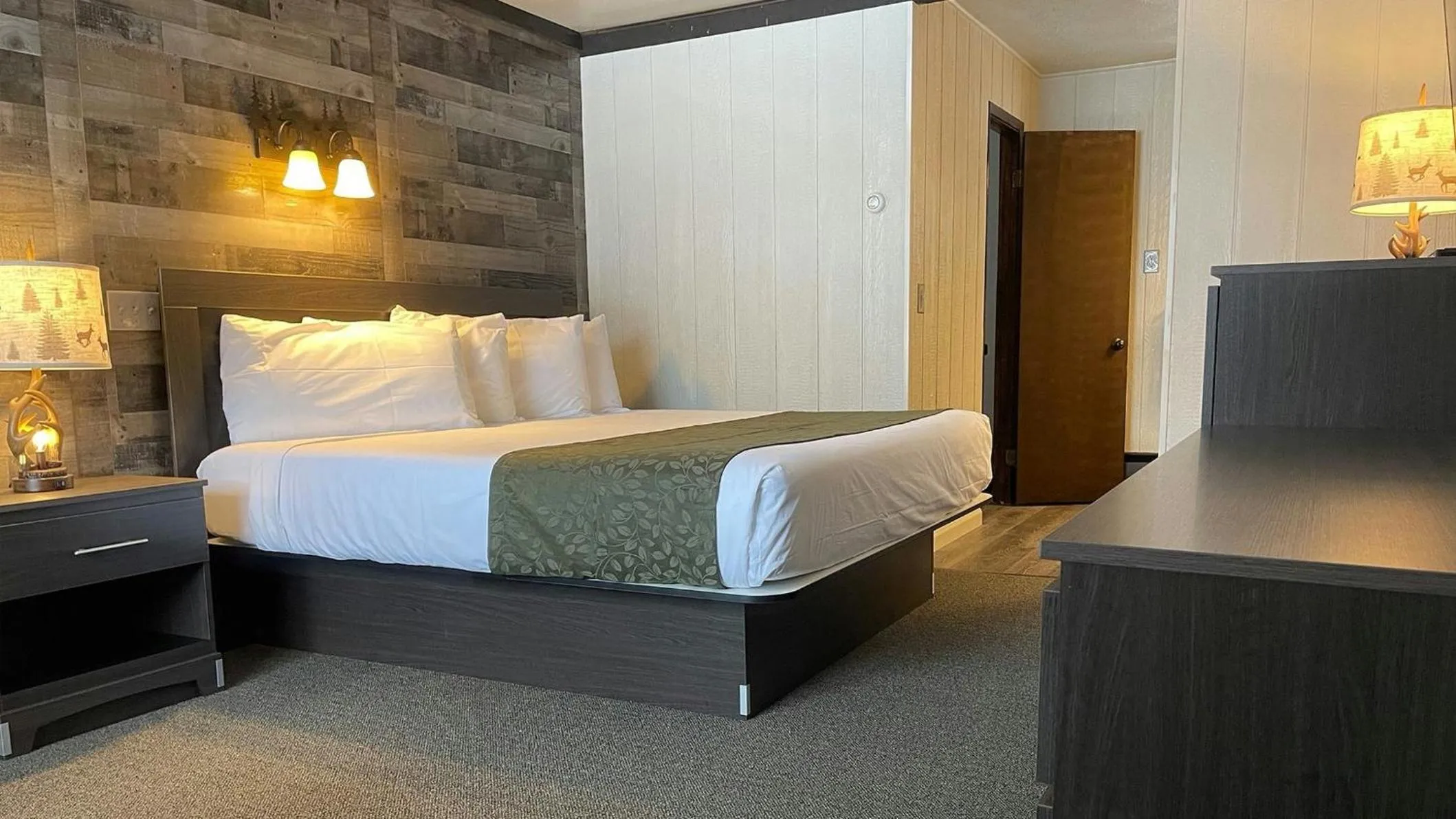 Photo of the whole room, Bed in Adirondack Lodge Old Forge