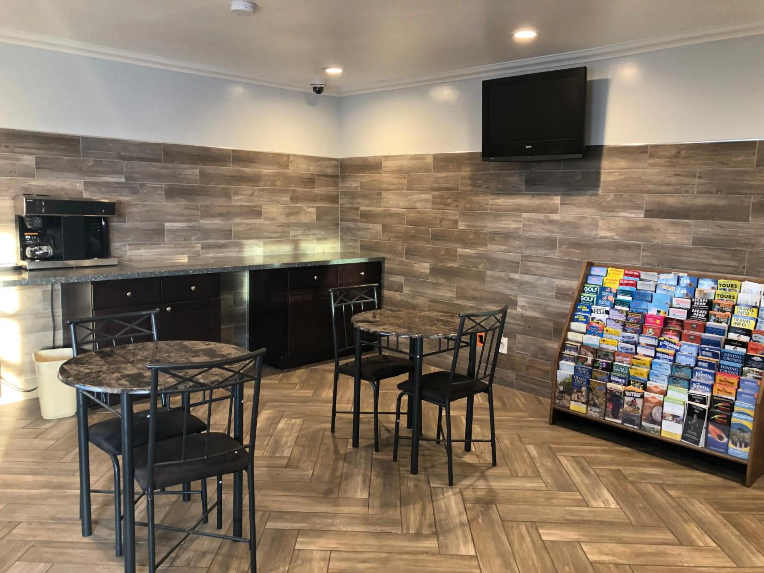 Food and drinks in Menifee Inn