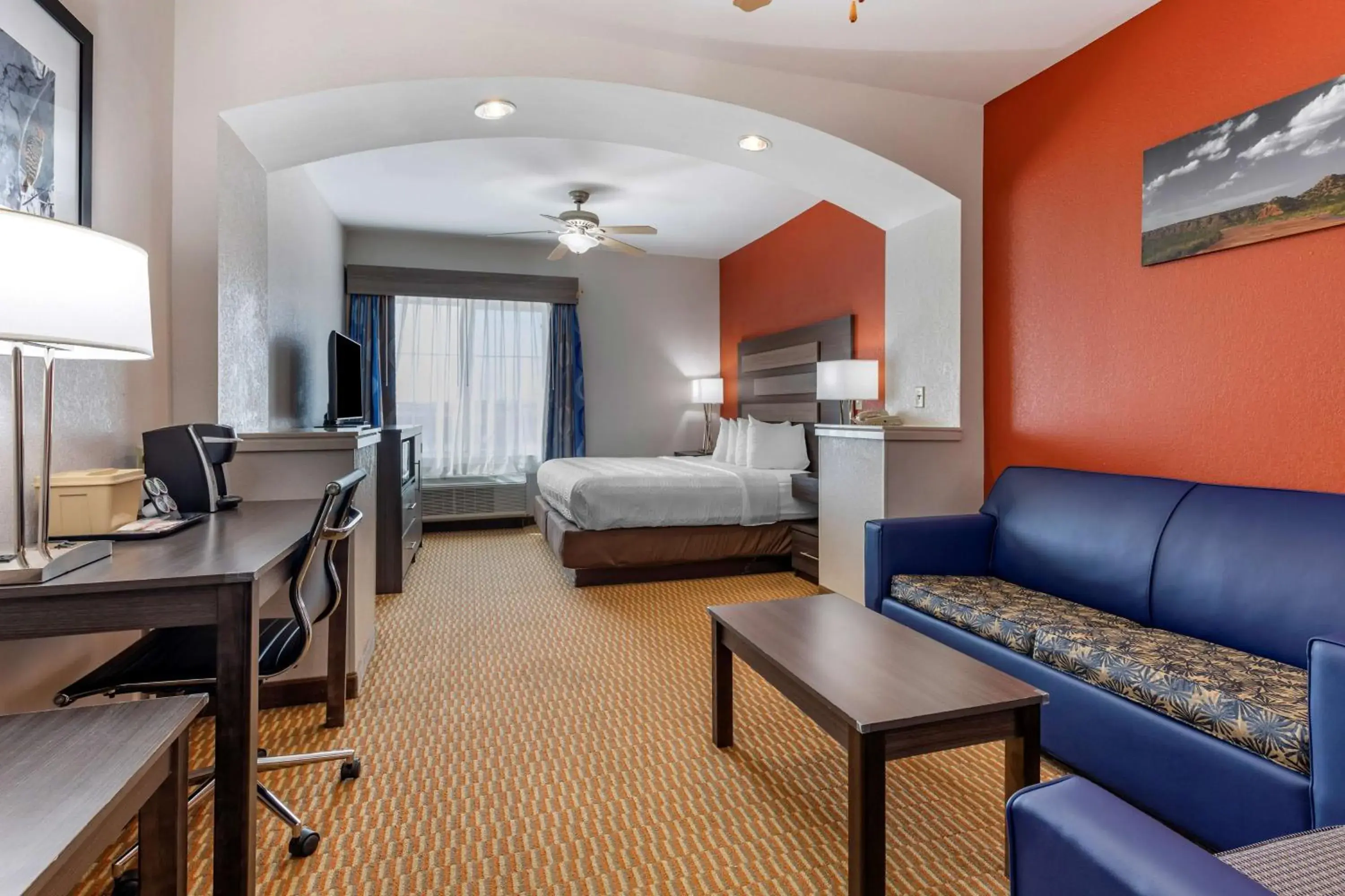 King Suite with Roll-In Shower - Disability Access/Non-Smoking in Best Western Palo Duro Canyon Inn & Suites King Suite with Roll-In Shower - Disability Access/Non-Smoking in Best Western Palo Duro Canyon Inn & Suites