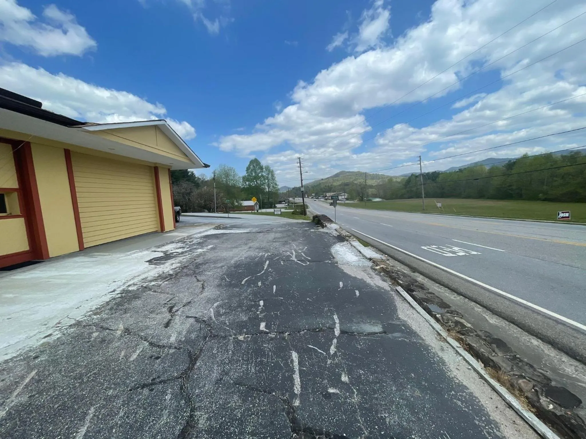 Street view in Knights Inn Dillard