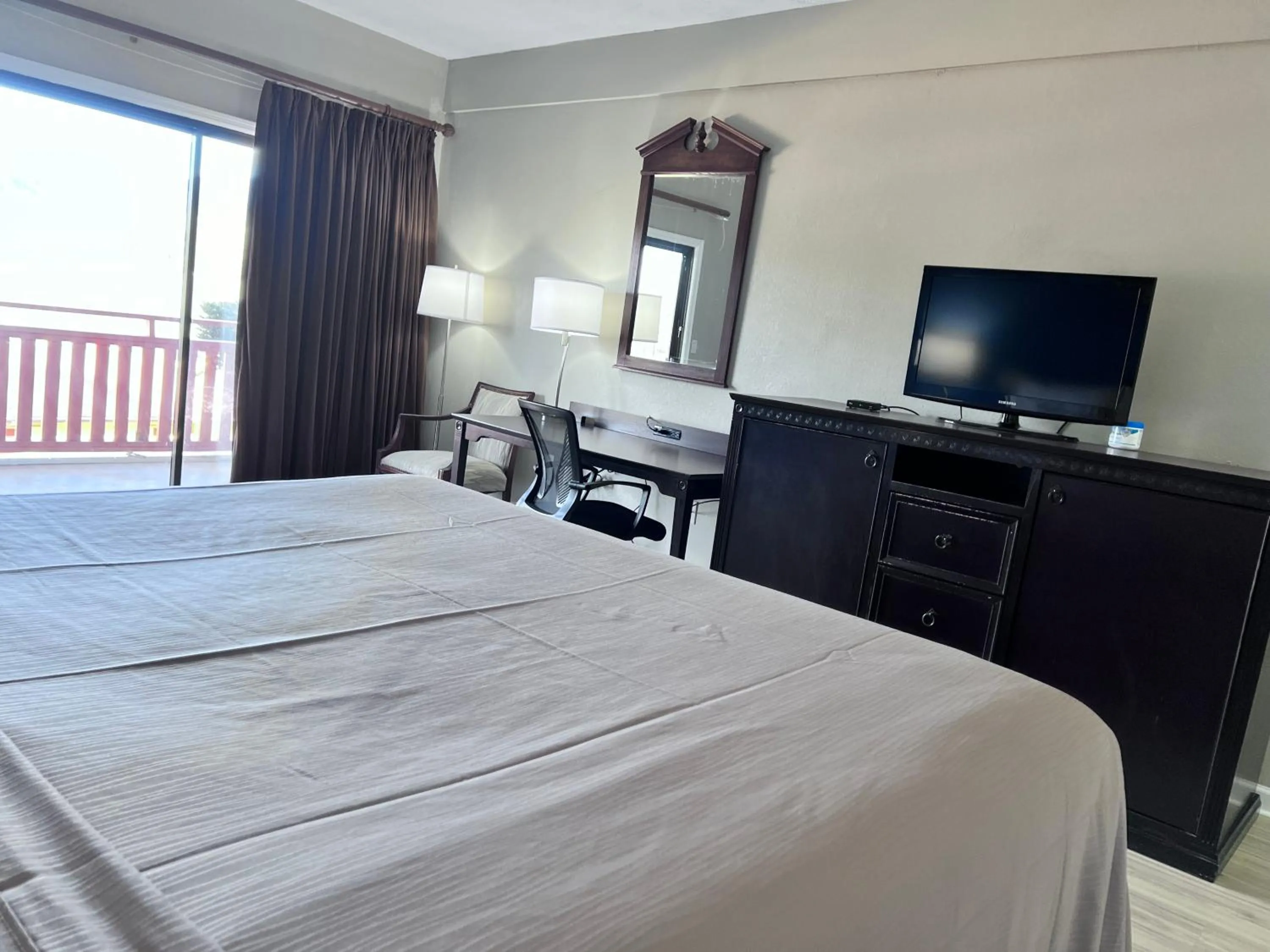 Bedroom, TV/Entertainment Center in Knights Inn Dillard