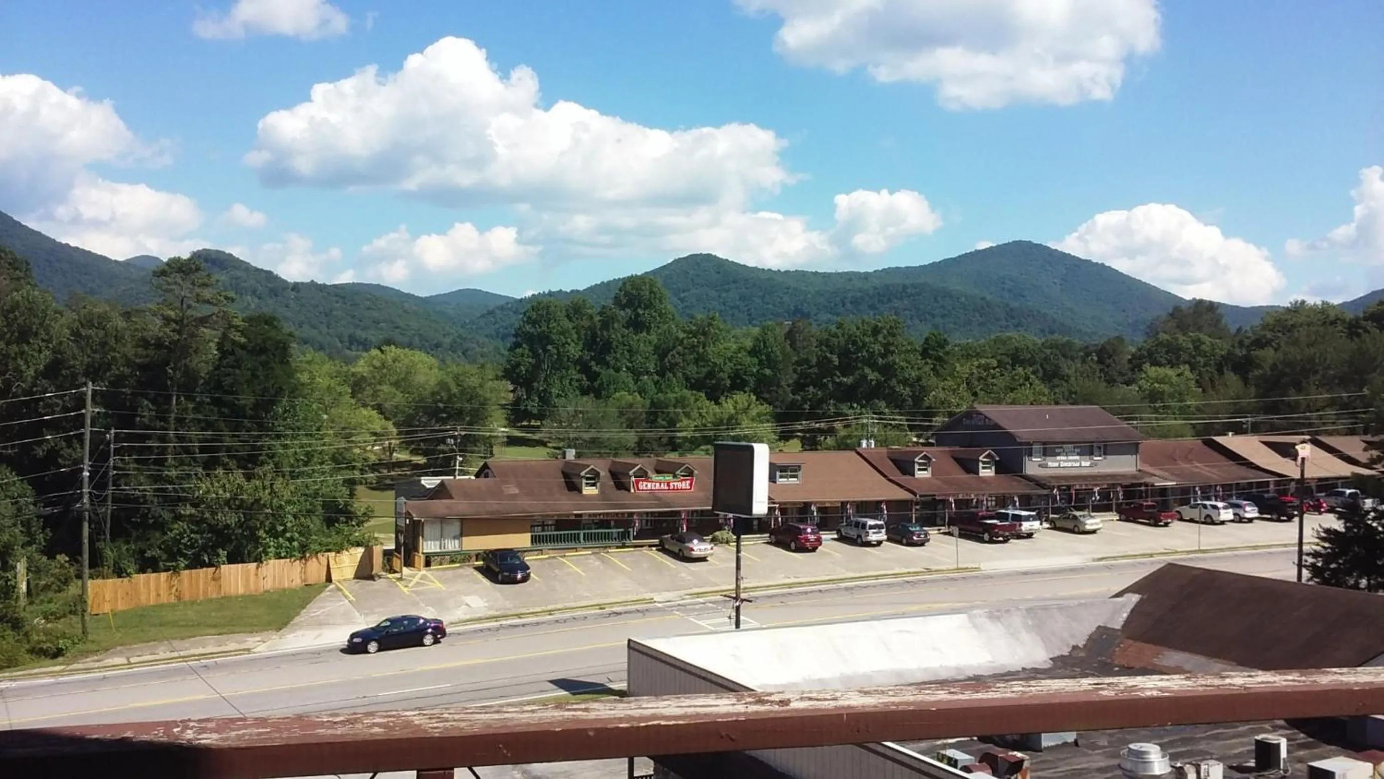 Shopping Area, Mountain View in Knights Inn Dillard