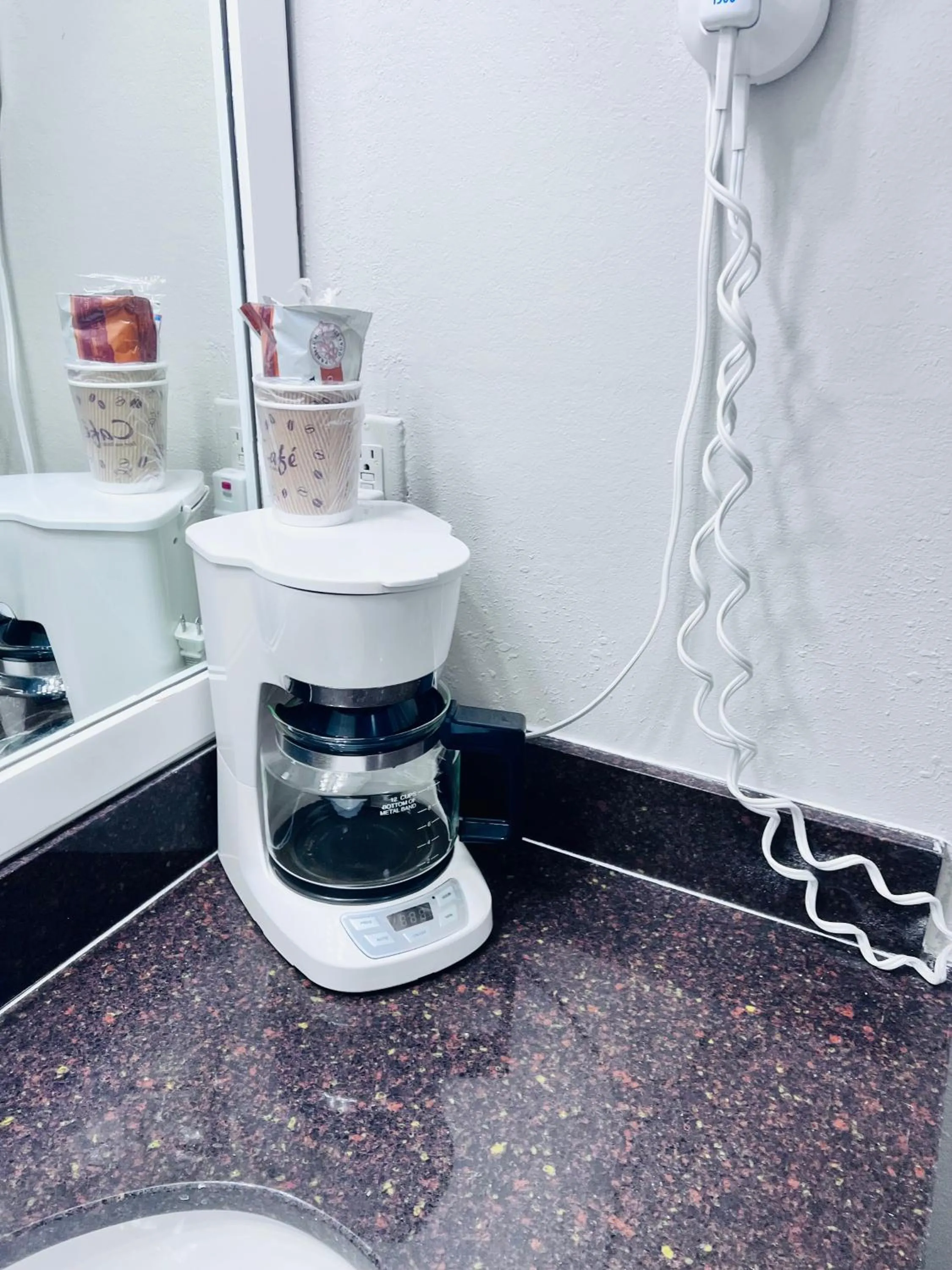 Coffee/tea facilities, Bathroom in Knights Inn Dillard