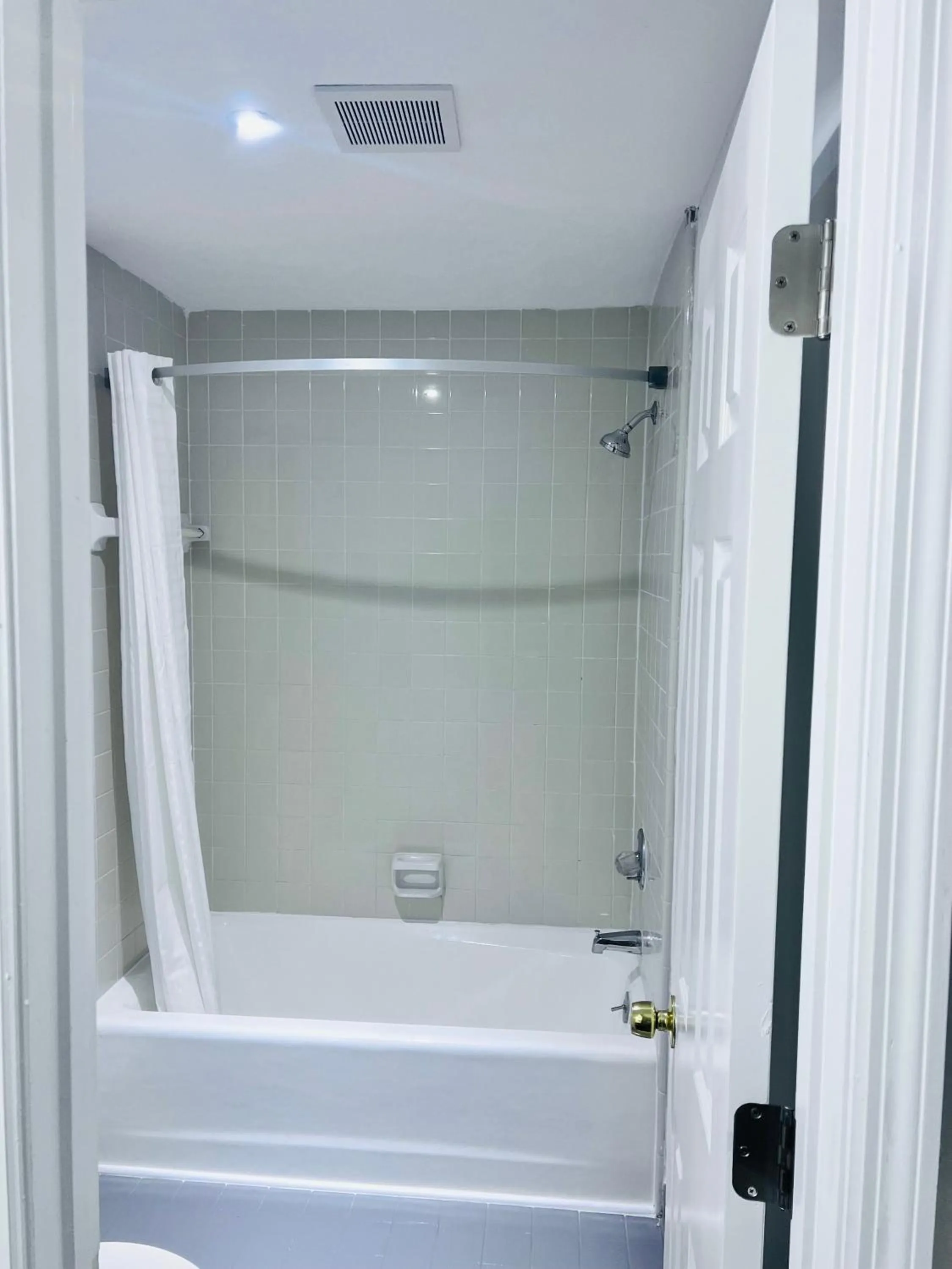 Bathroom in Knights Inn Dillard