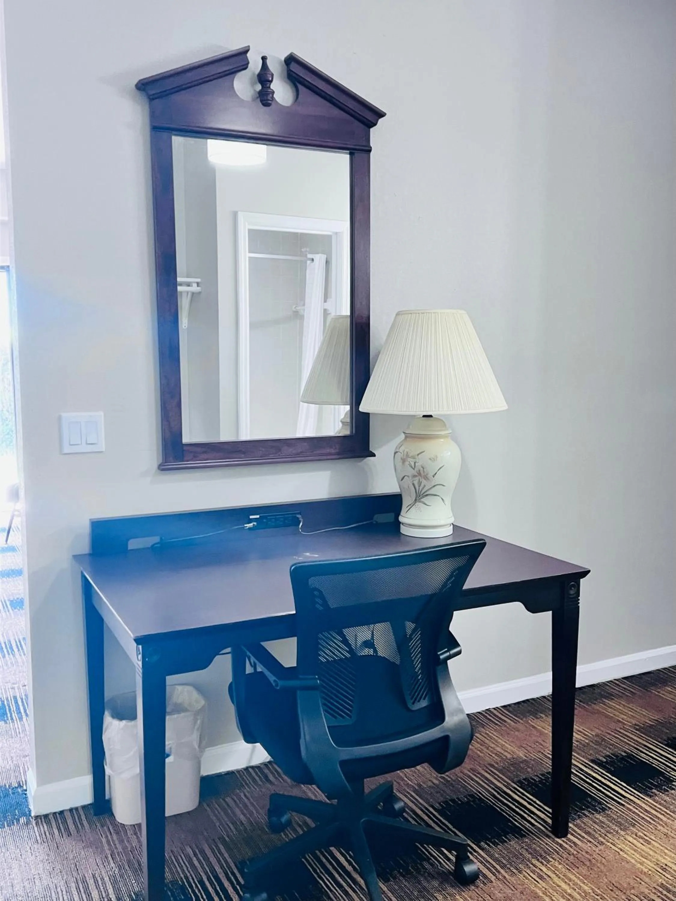 Living room, Dining Area in Knights Inn Dillard