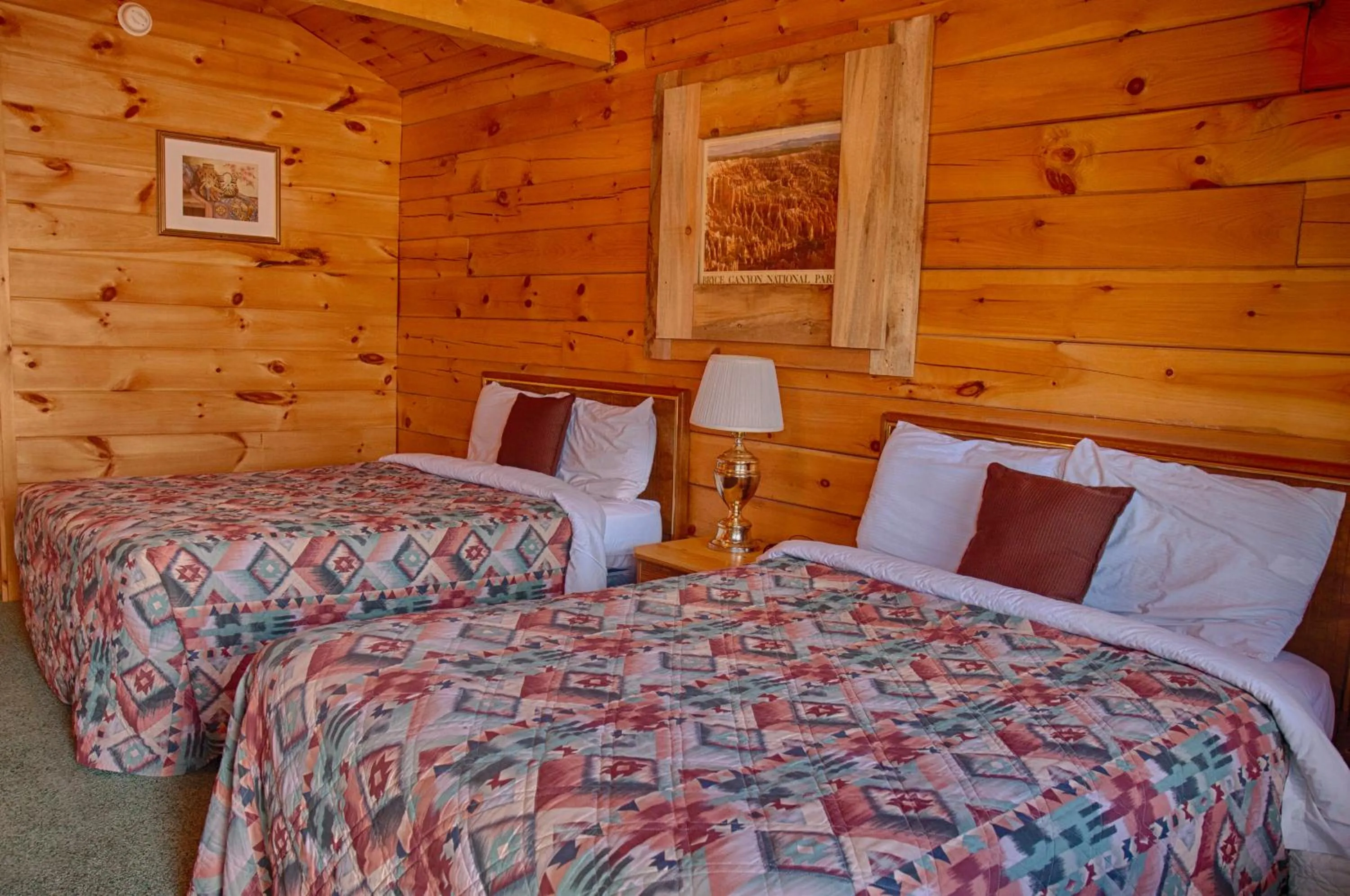 Bed in Bryce Gateway inn Cabins