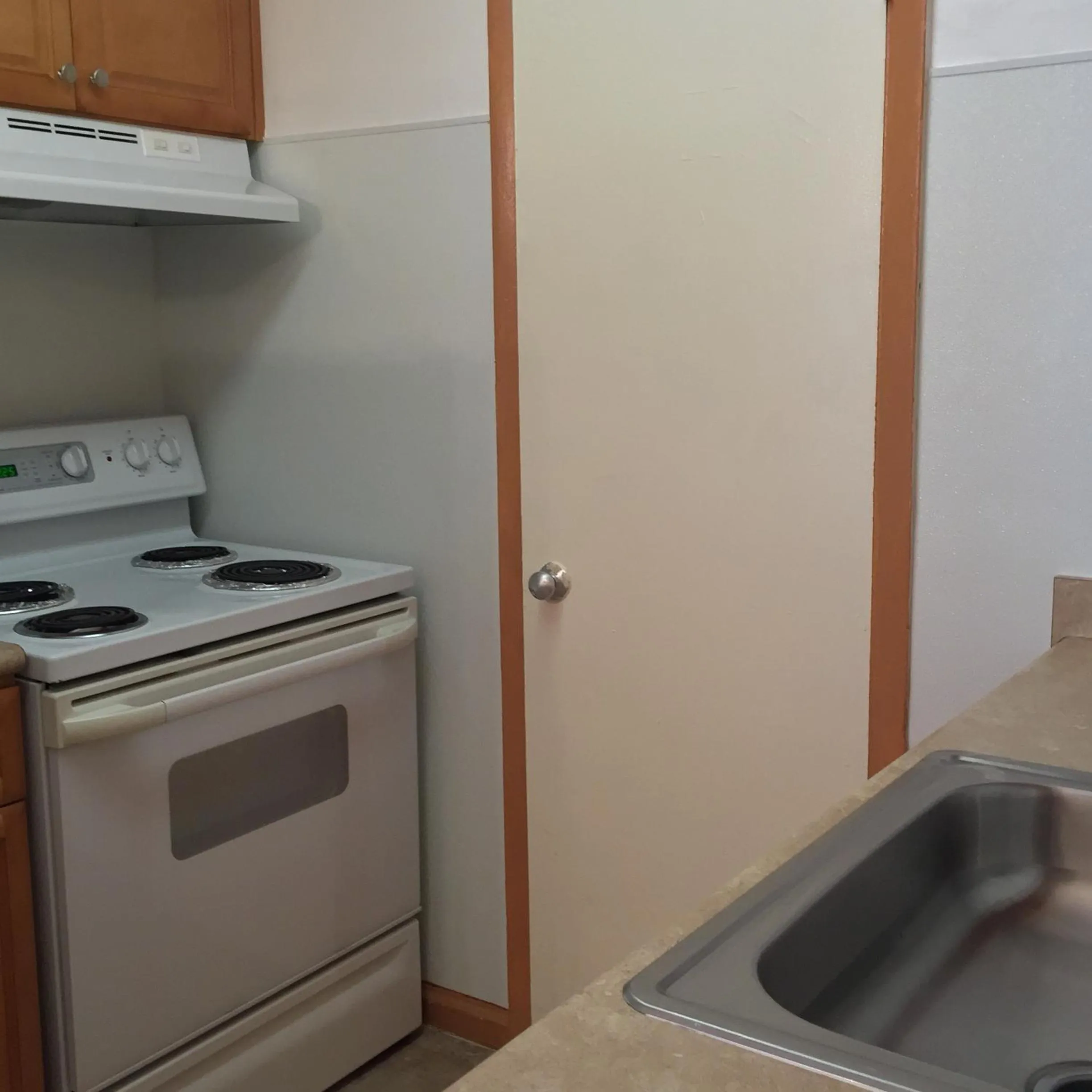 Kitchen or kitchenette in MacThrift Motor Inn