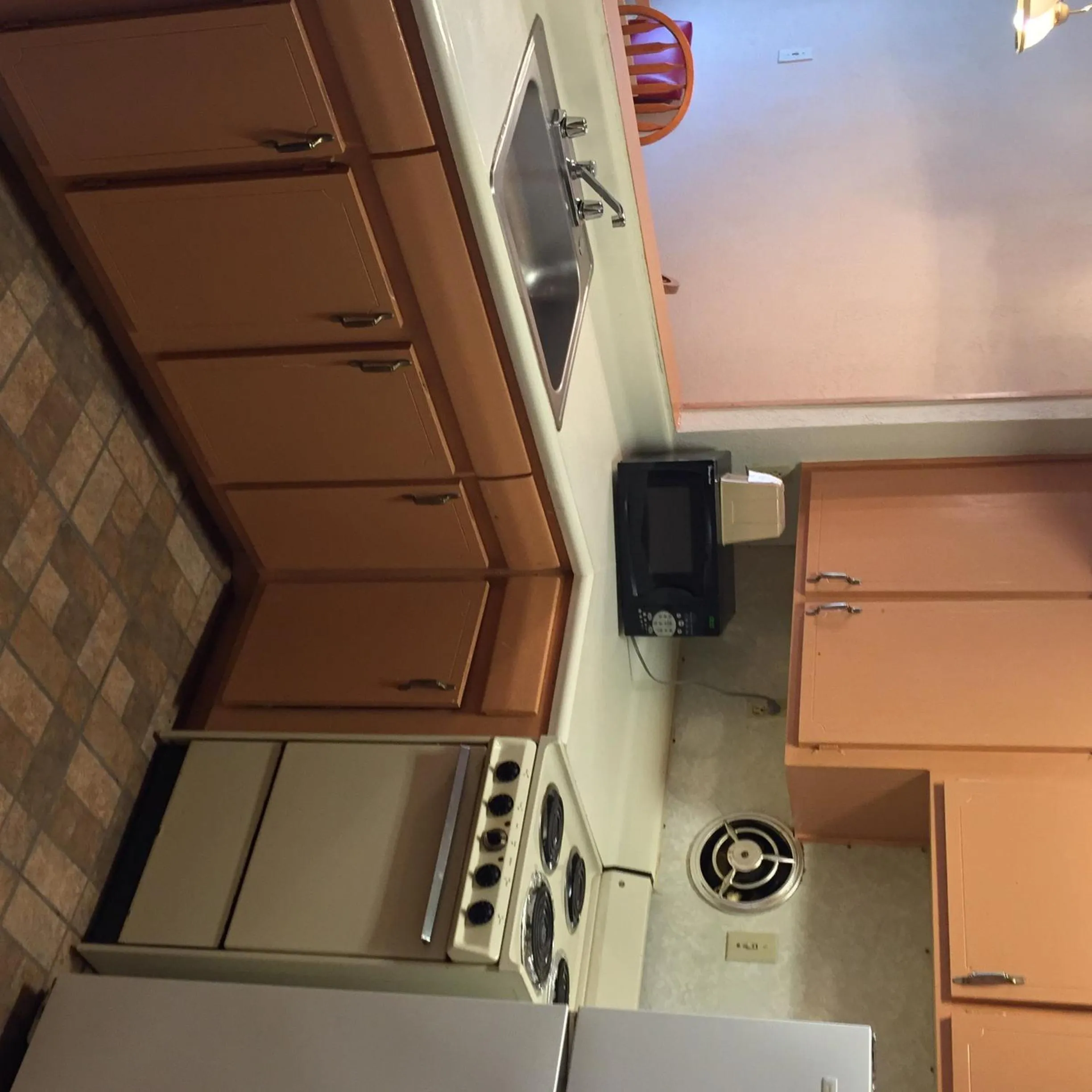 Kitchen or kitchenette in MacThrift Motor Inn
