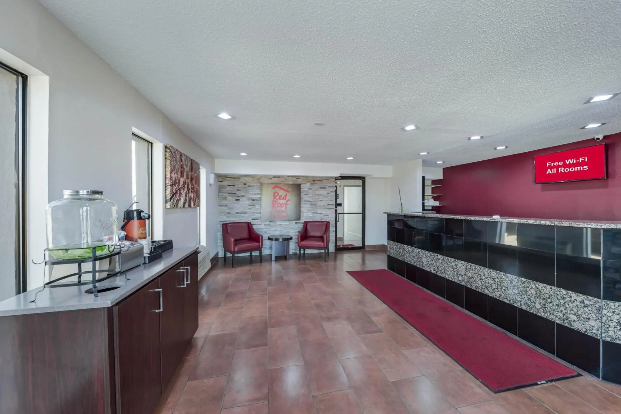 Lobby or reception in Red Roof Inn & Suites Denton