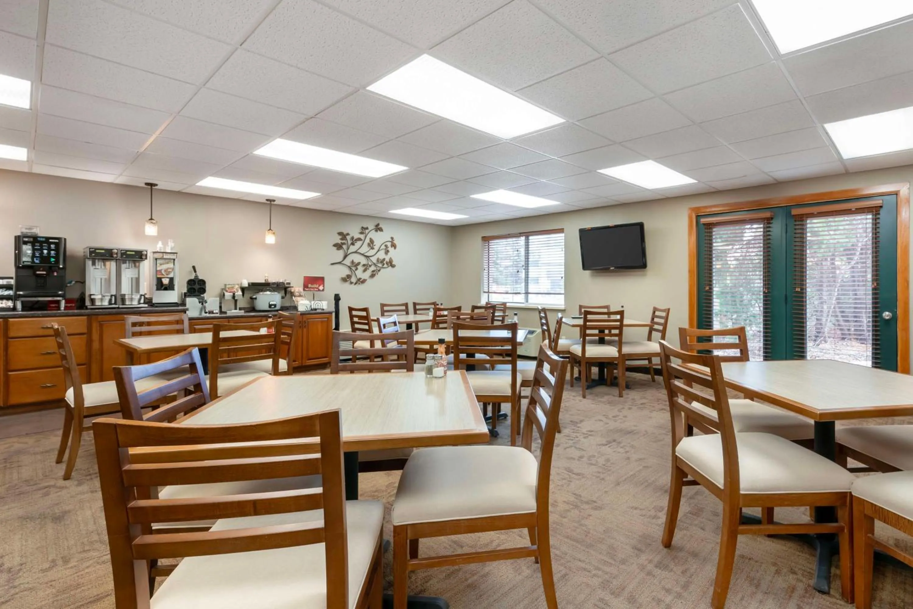 Breakfast in Best Western Plus Concord Inn