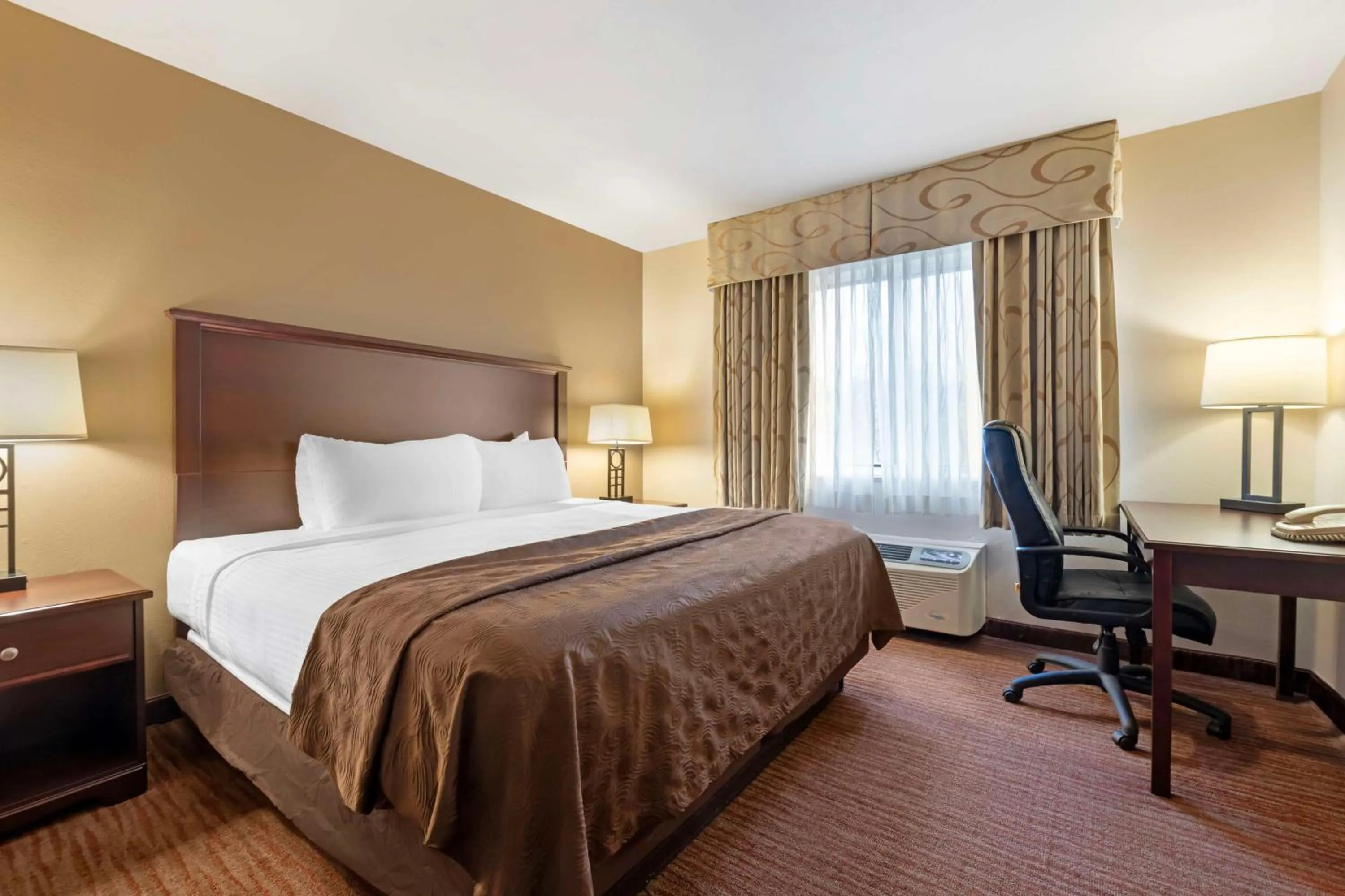 Bedroom, Bed in Best Western Plus Concord Inn