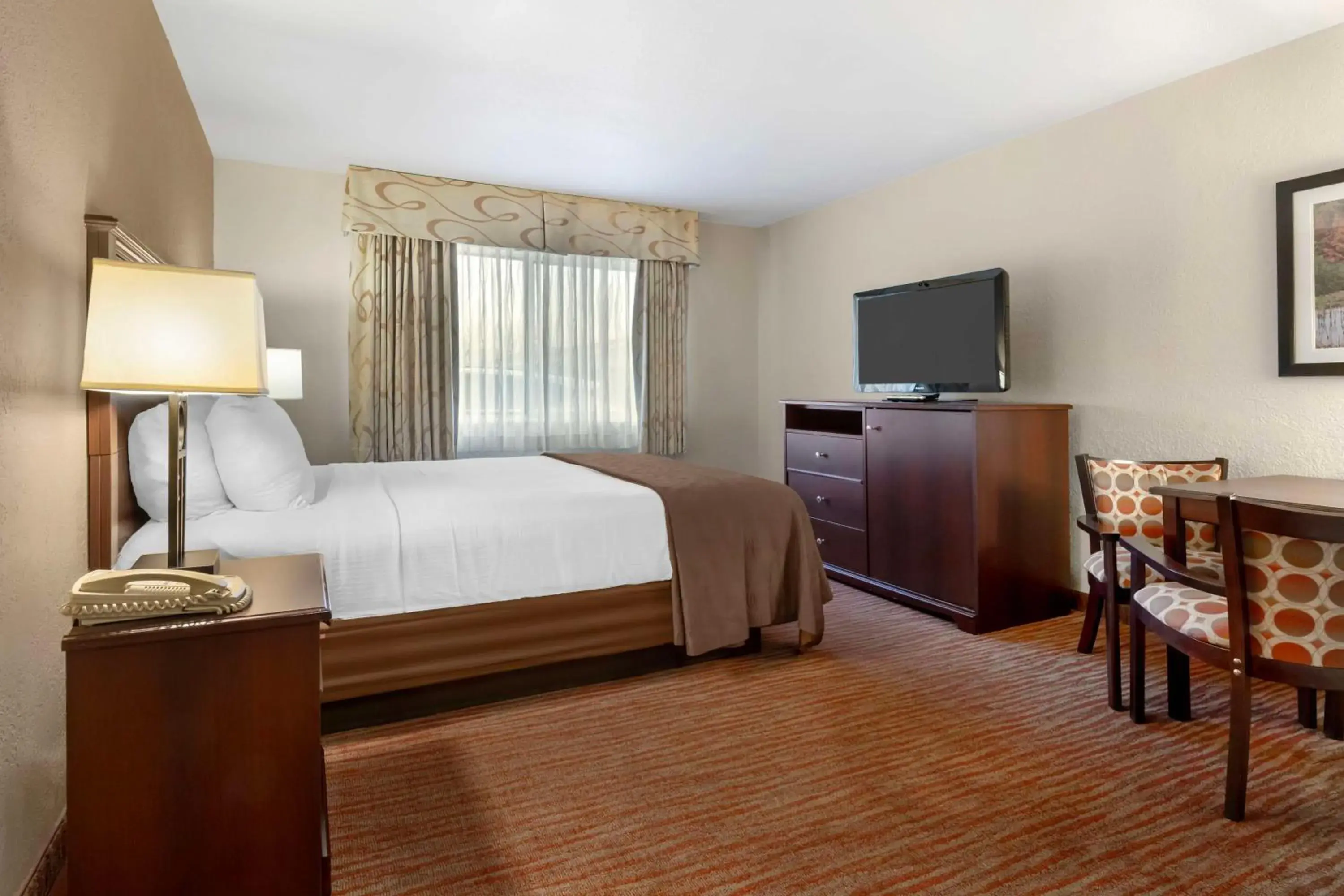 Queen Room with Mobility Accessible Walk-In Shower in Best Western Plus Concord Inn Queen Room with Mobility Accessible Walk-In Shower in Best Western Plus Concord Inn