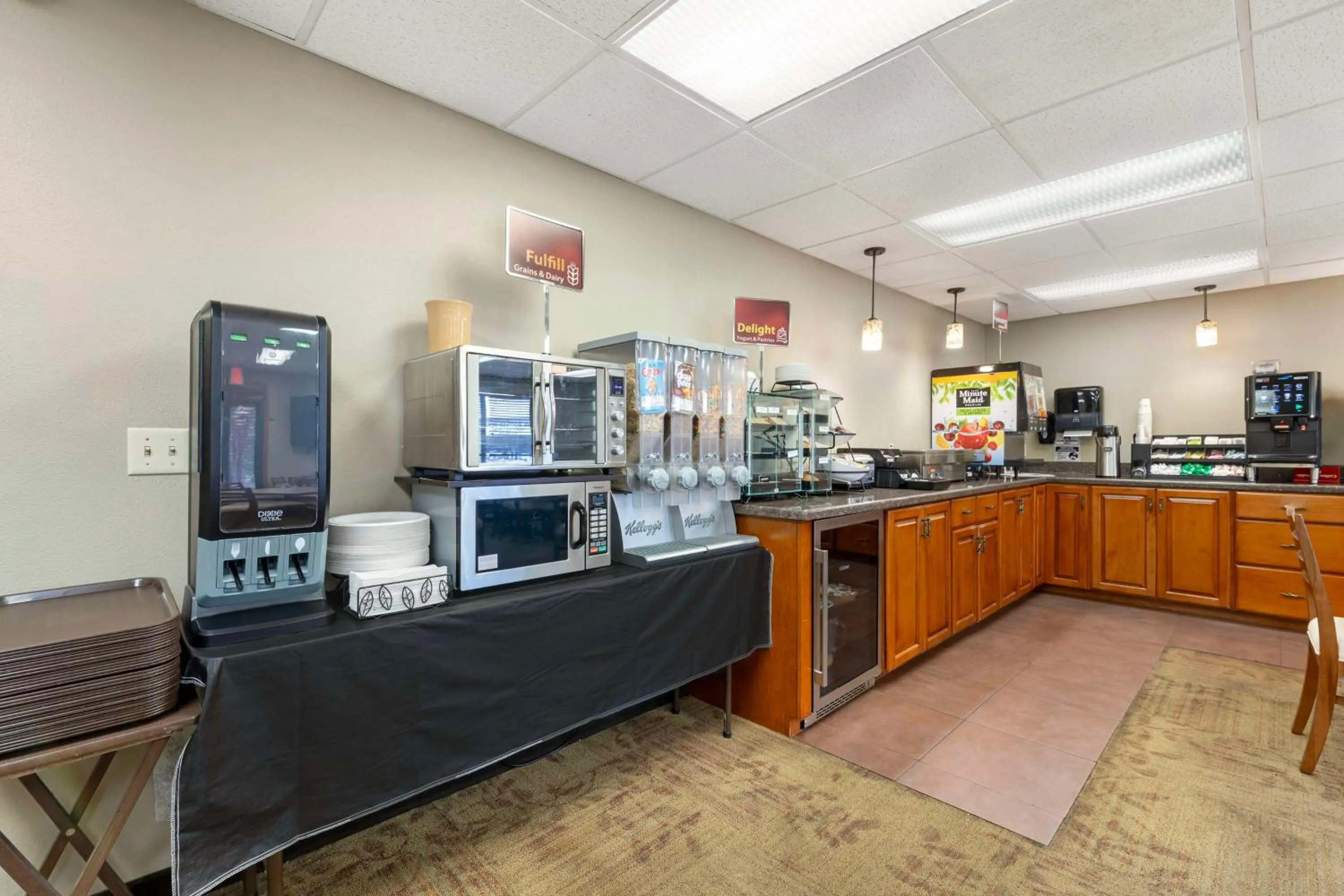 Breakfast in Best Western Plus Concord Inn