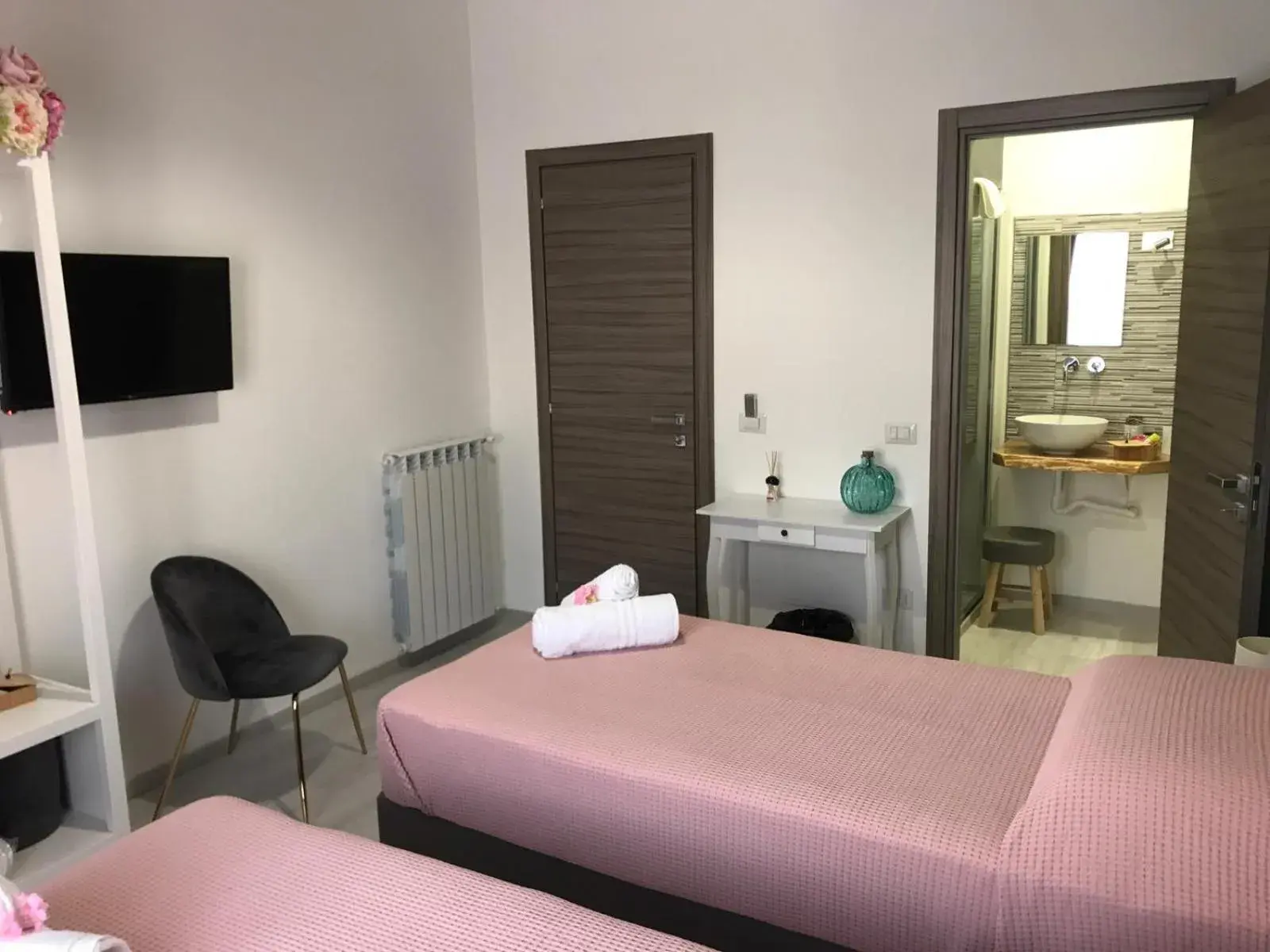 Double or Twin Room with Private Bathroom in B&B Le Stanze Al Centro Double or Twin Room with Private Bathroom in B&B Le Stanze Al Centro