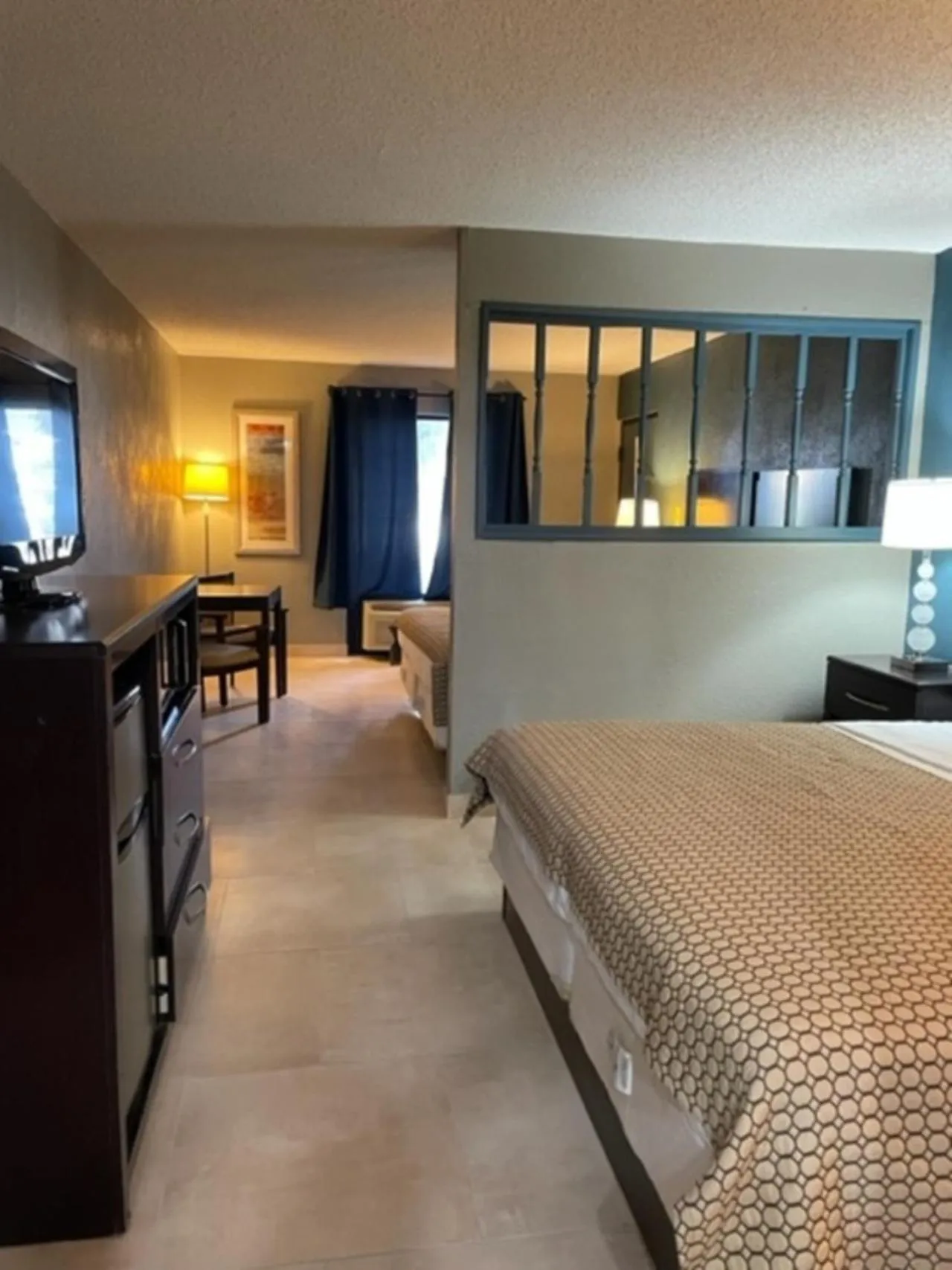 Photo of the whole room, Bed in Guest Inn Lake City