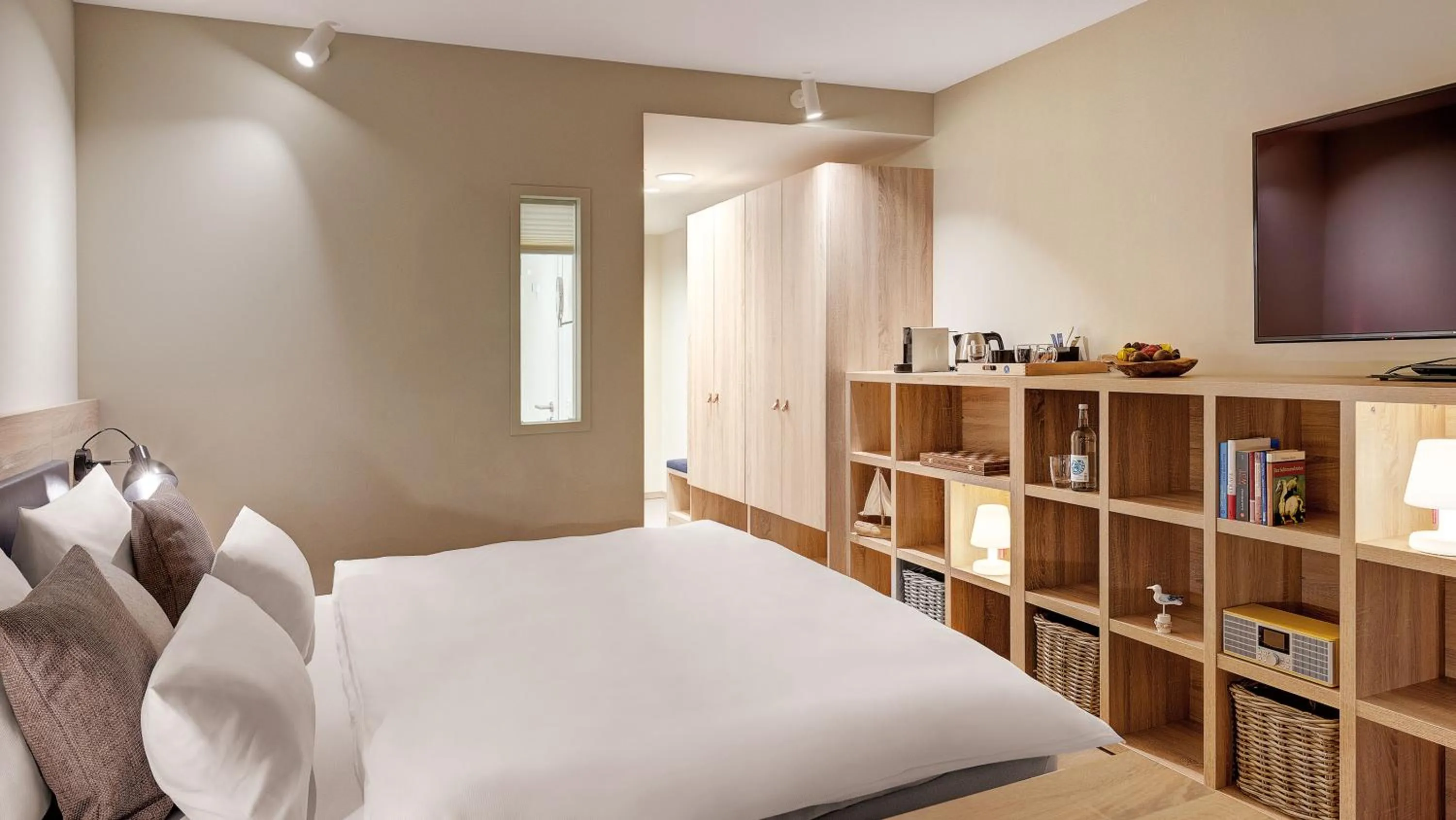 Bedroom, Bed in Die Sandburg