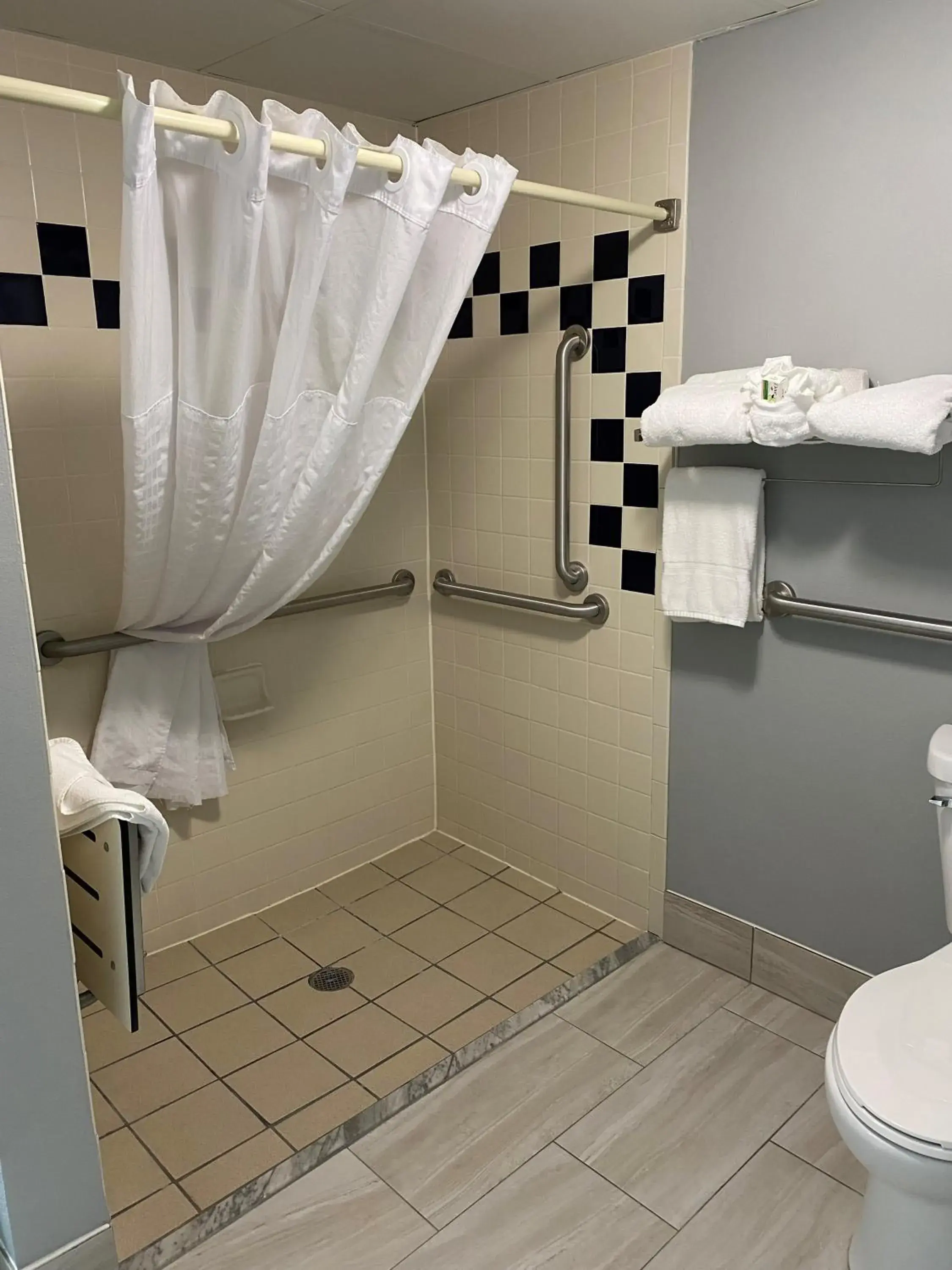 Deluxe Queen Room - Mobility Access/Non-Smoking in AmericInn by Wyndham Webster City Deluxe Queen Room - Mobility Access/Non-Smoking in AmericInn by Wyndham Webster City