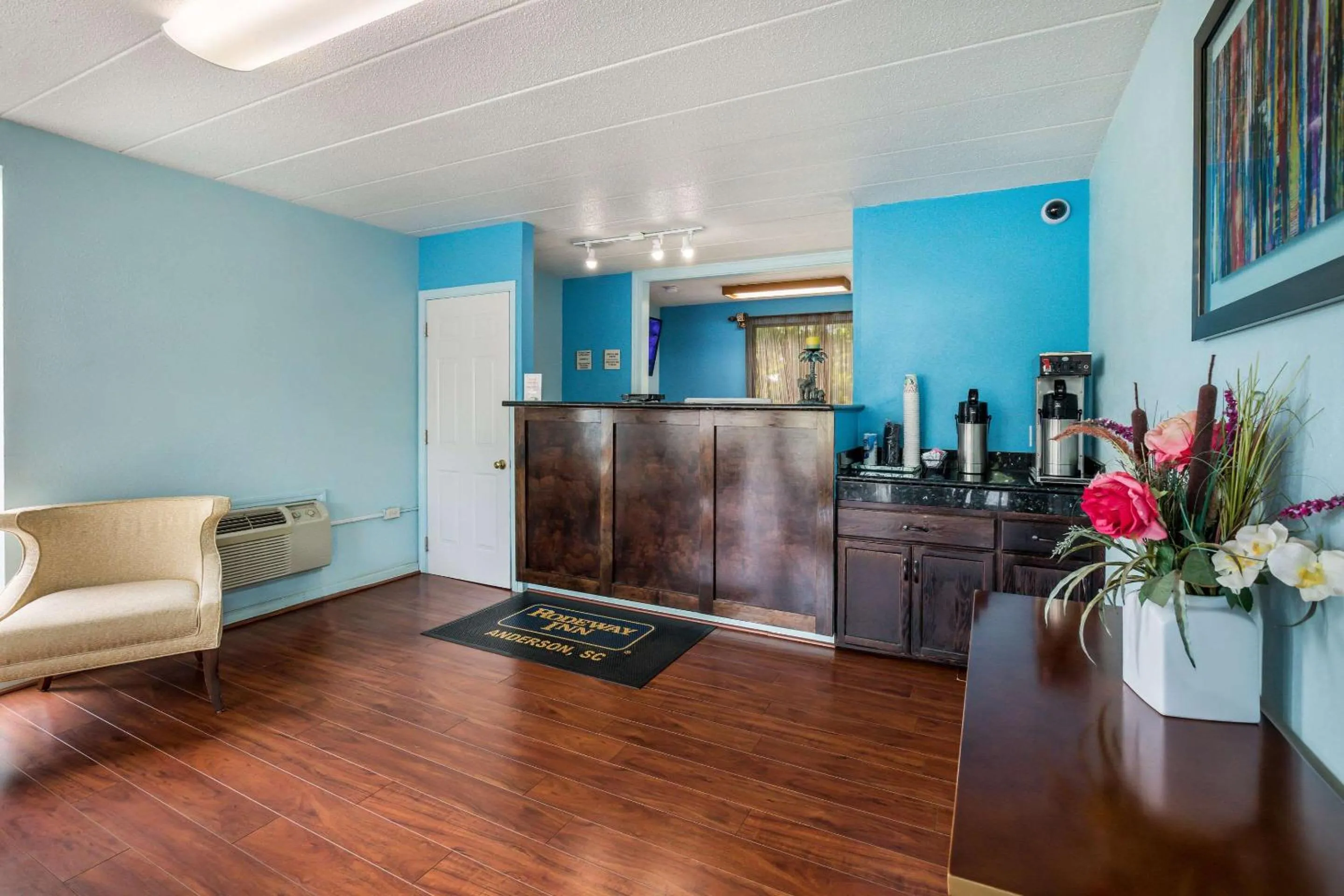 Lobby or reception in Rodeway Inn Anderson