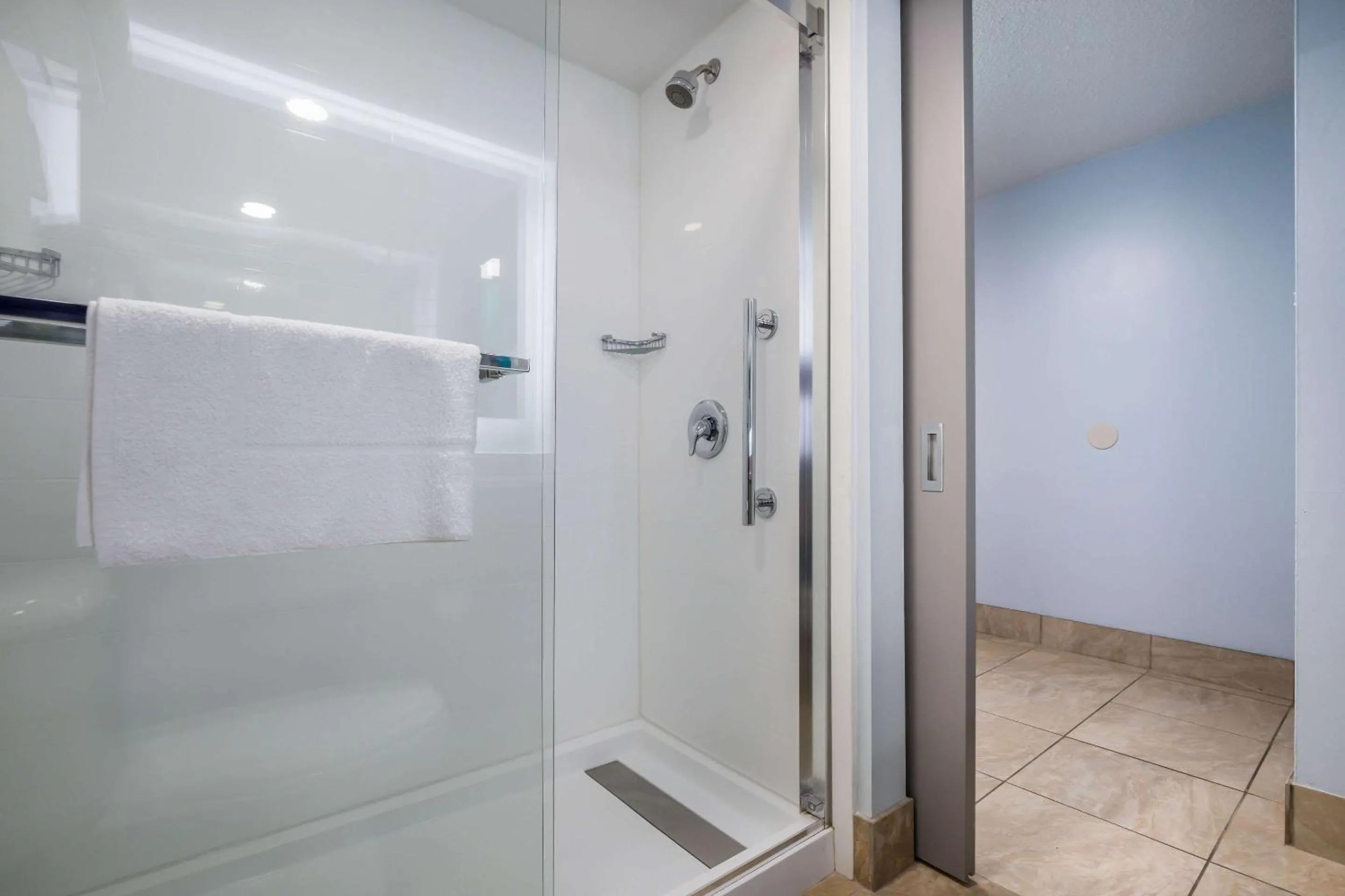 Photo of the whole room in Rodeway Inn Anderson