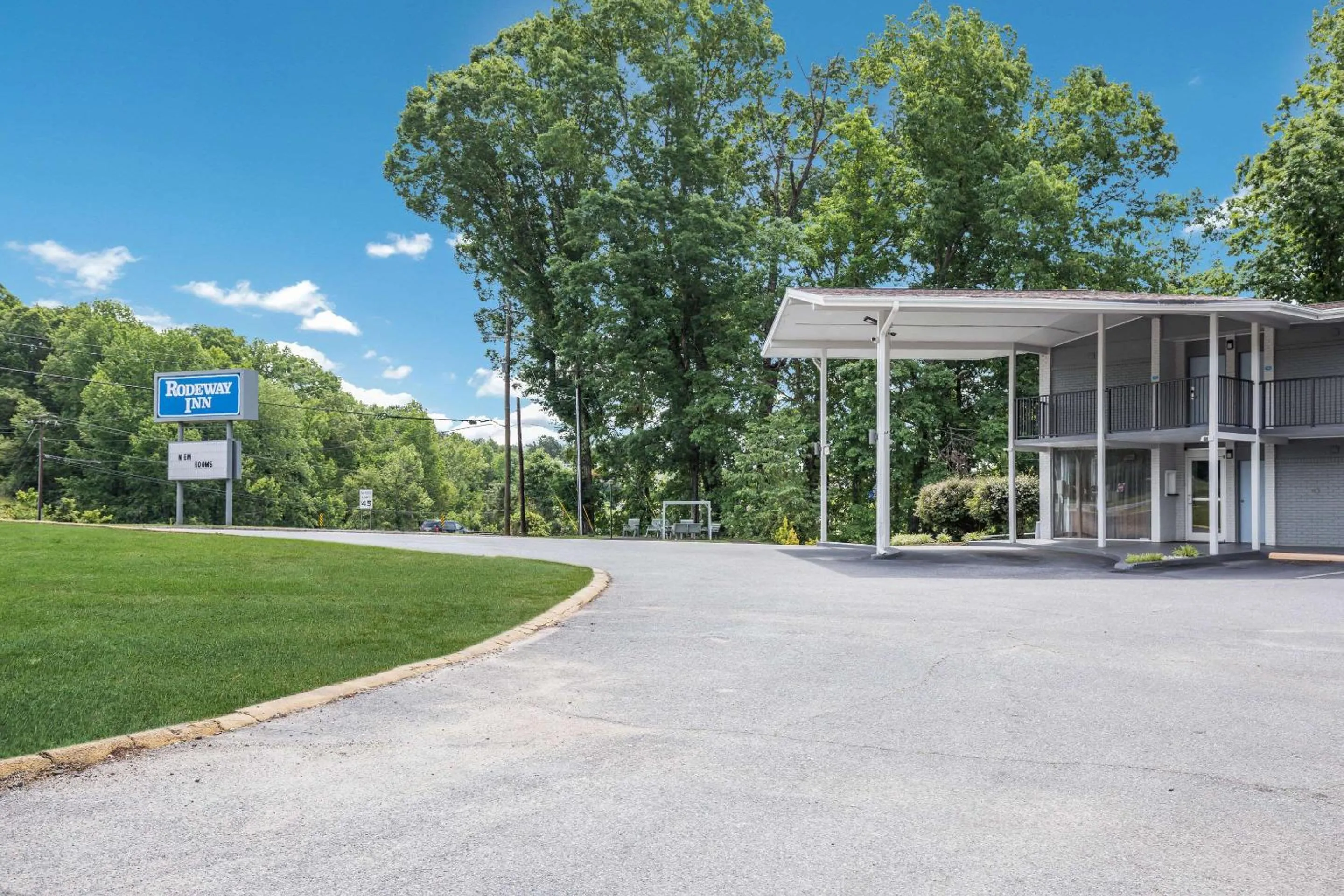 Property building in Rodeway Inn Anderson