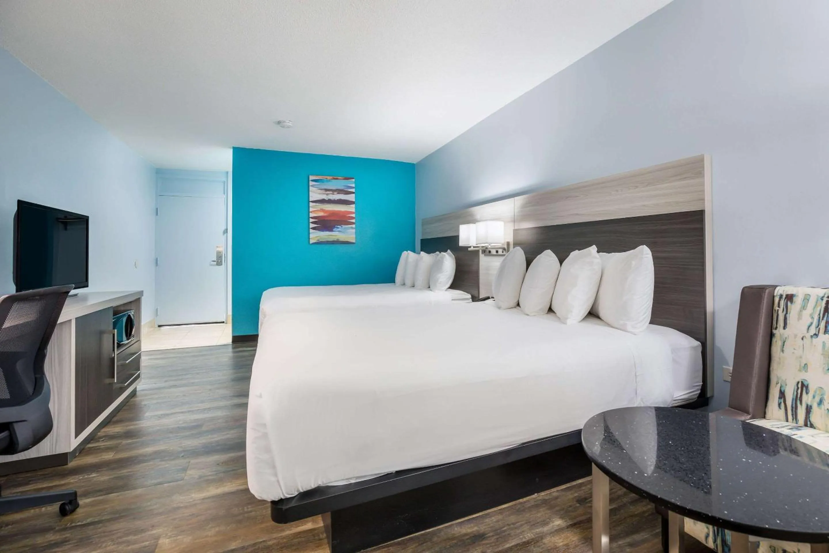 Photo of the whole room in Rodeway Inn Anderson