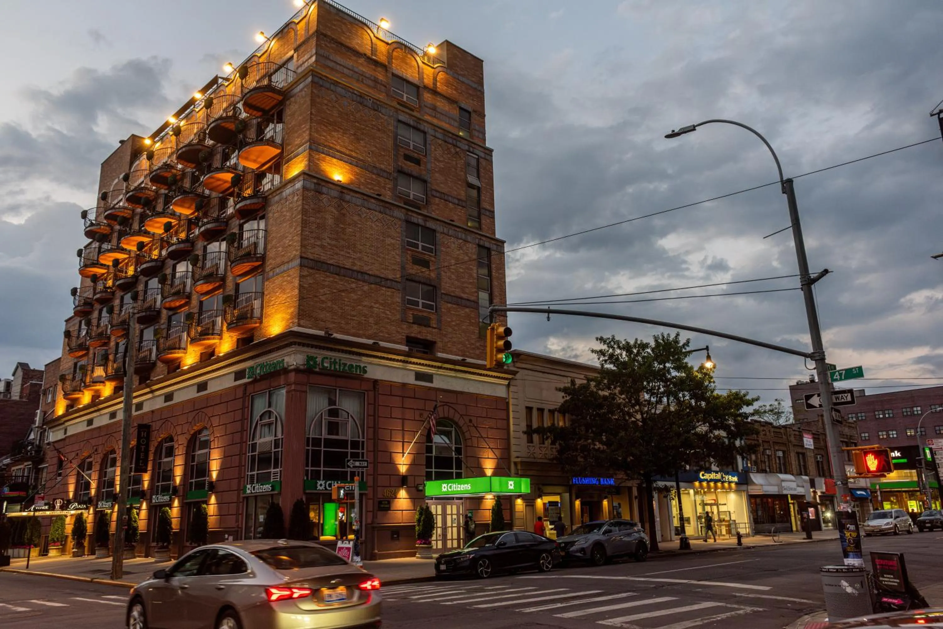 Facade/entrance in The Avenue Plaza