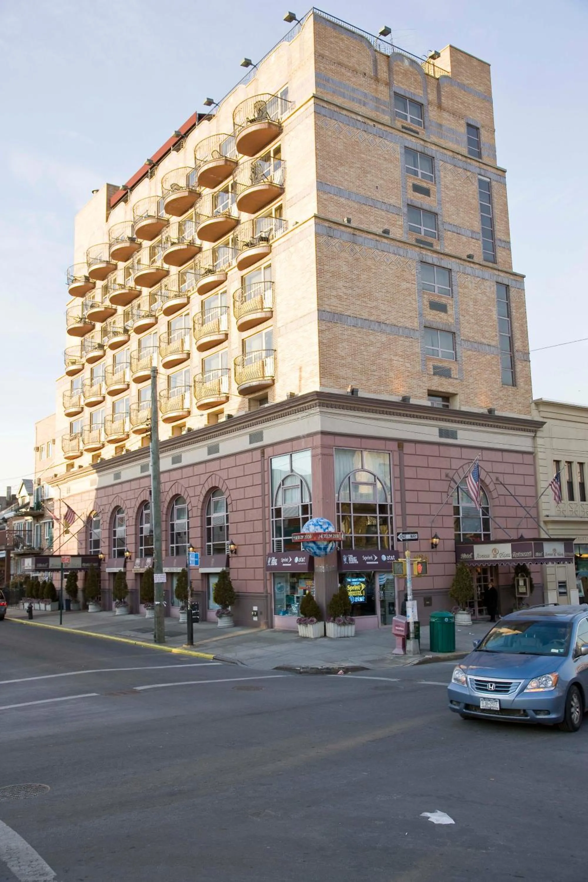 Facade/entrance in The Avenue Plaza
