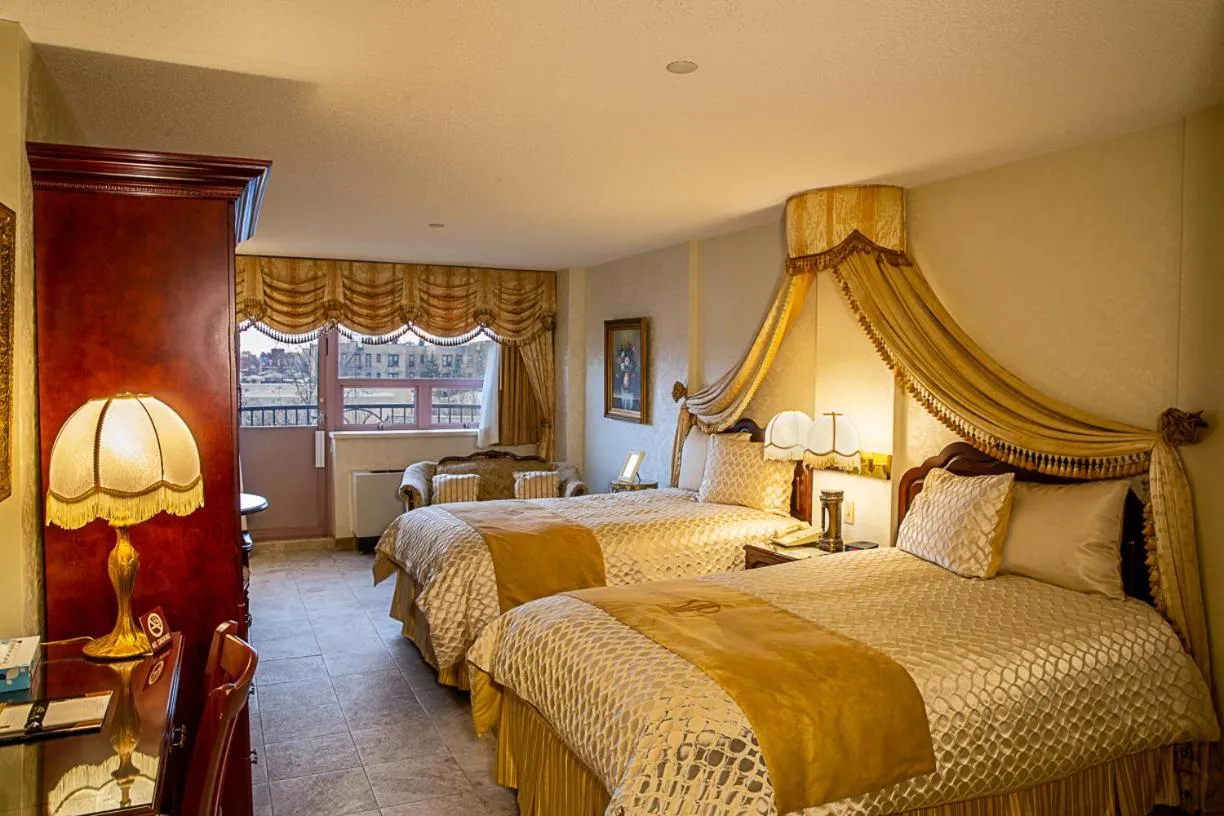 Bedroom, Bed in The Avenue Plaza